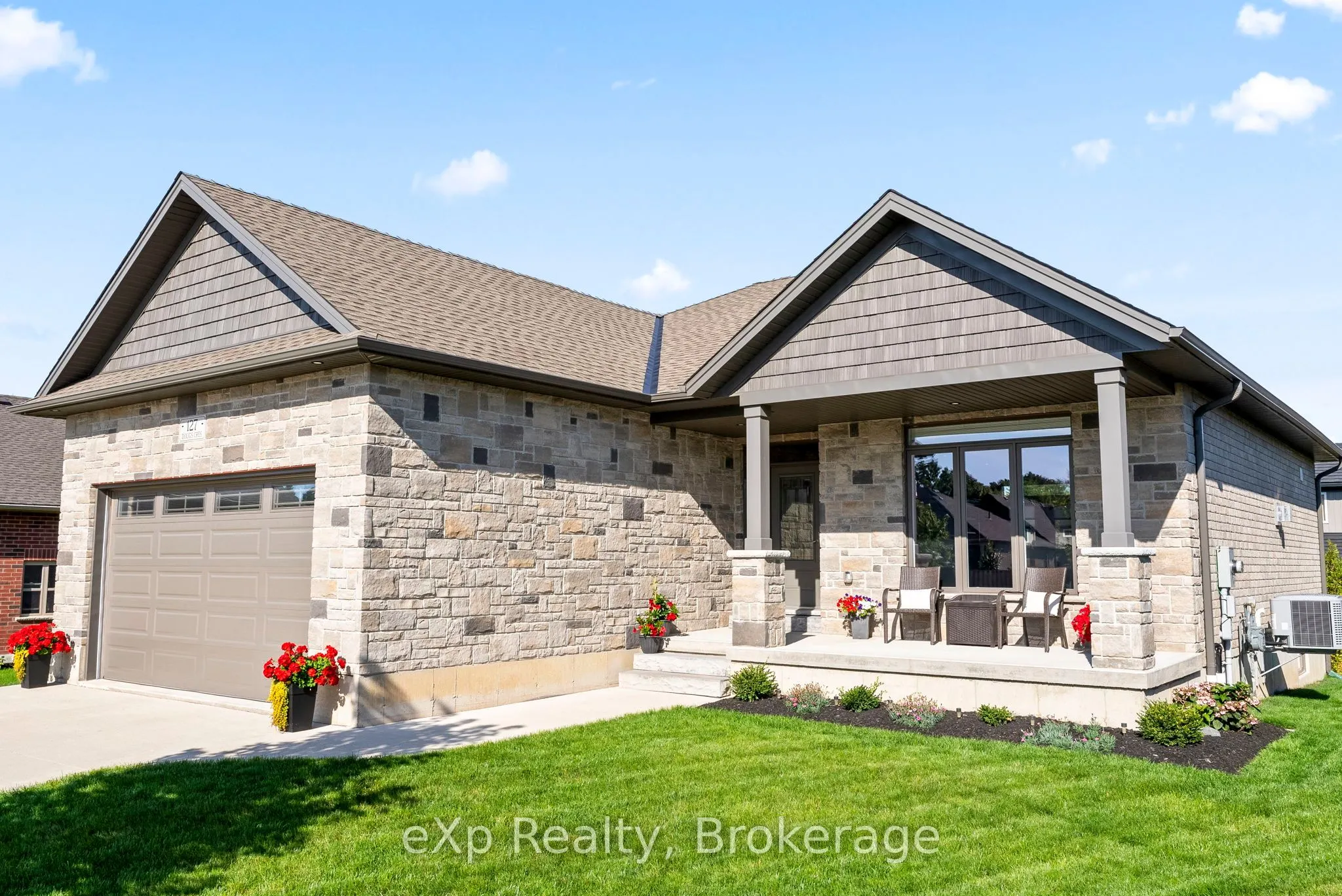 127 DOUG'S Crescent