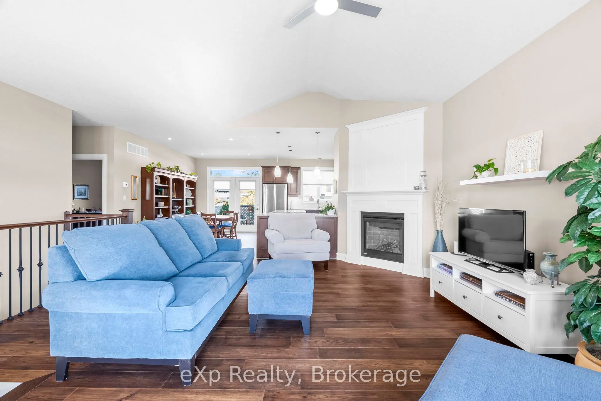 127 DOUG'S Crescent