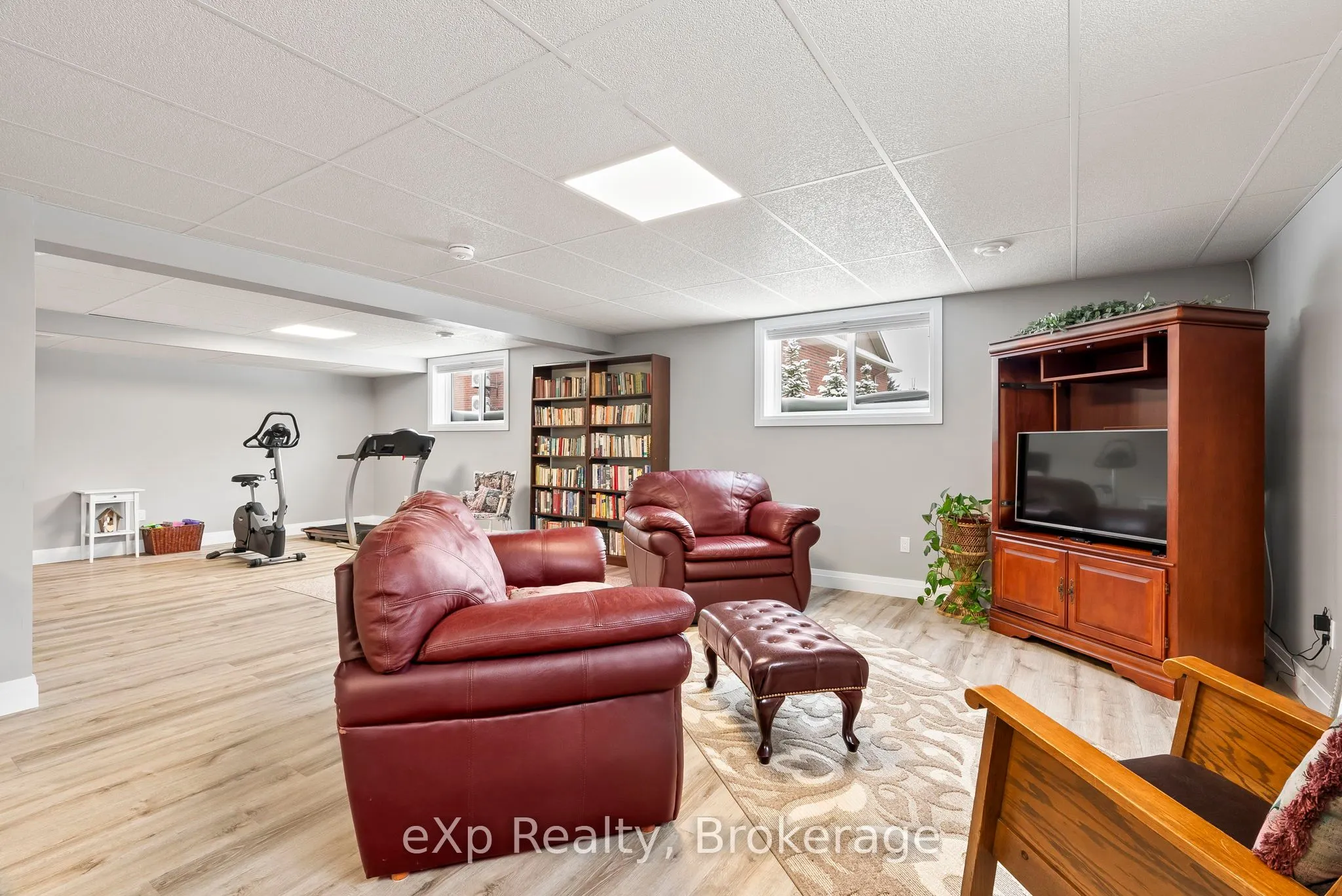 127 DOUG'S Crescent