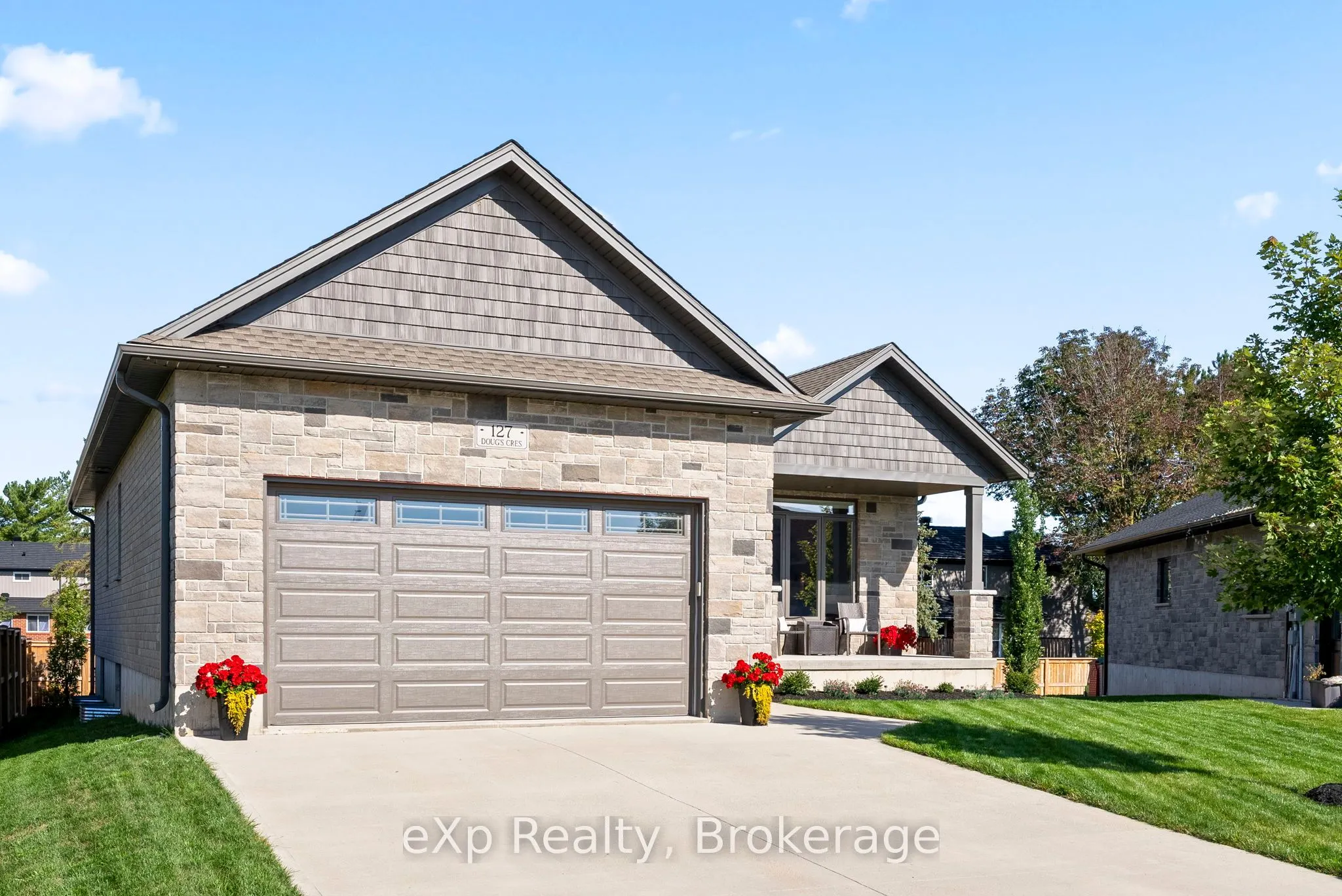 127 DOUG'S Crescent