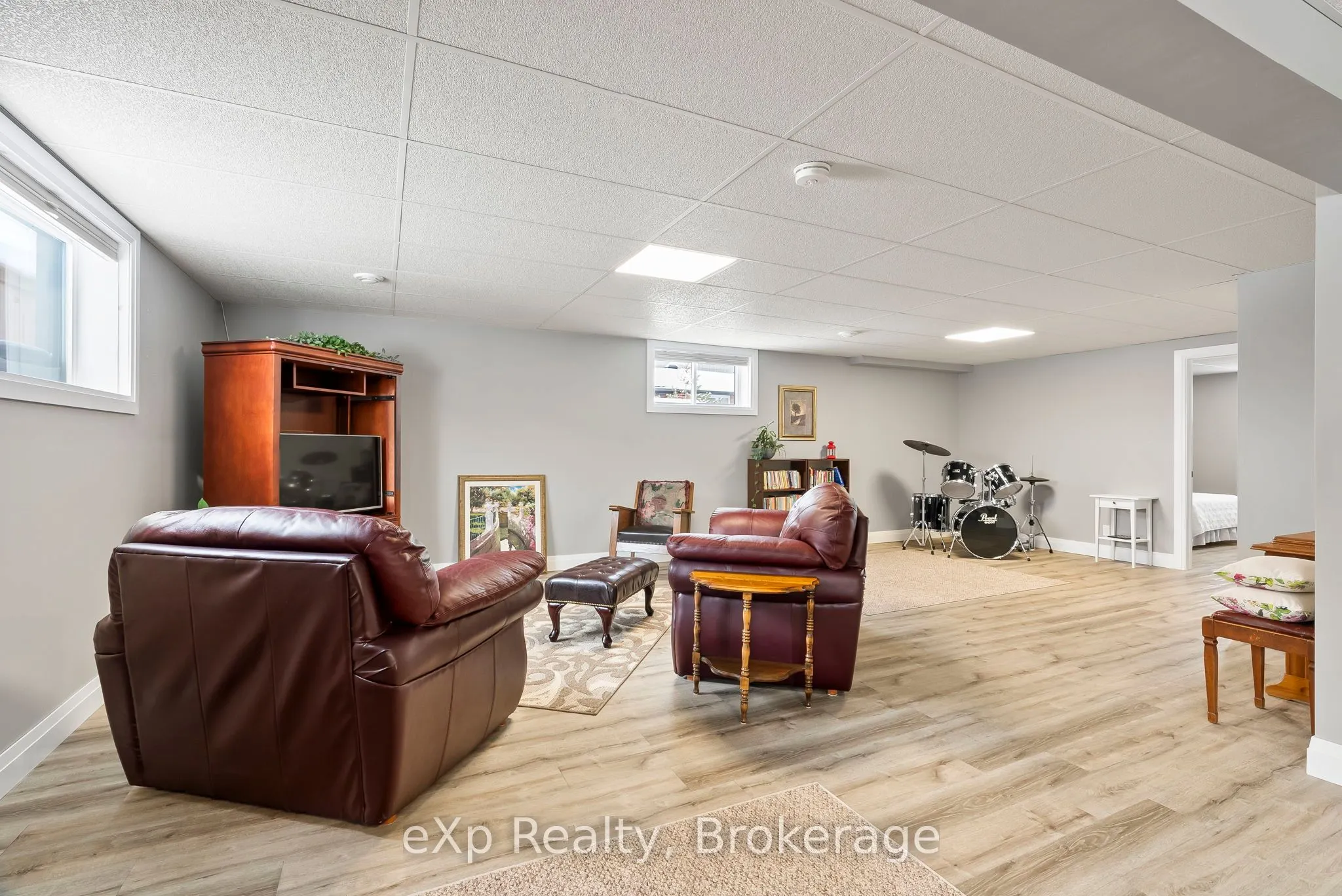 127 DOUG'S Crescent