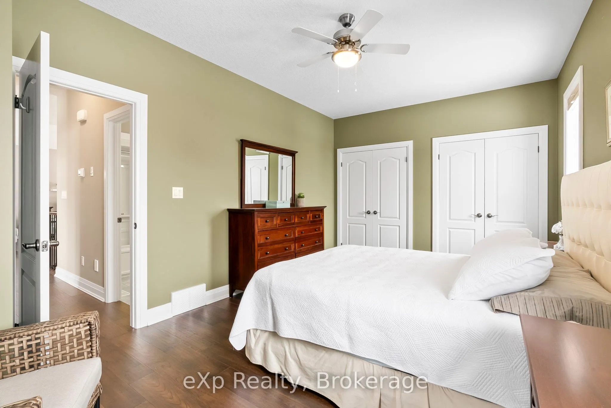 127 DOUG'S Crescent