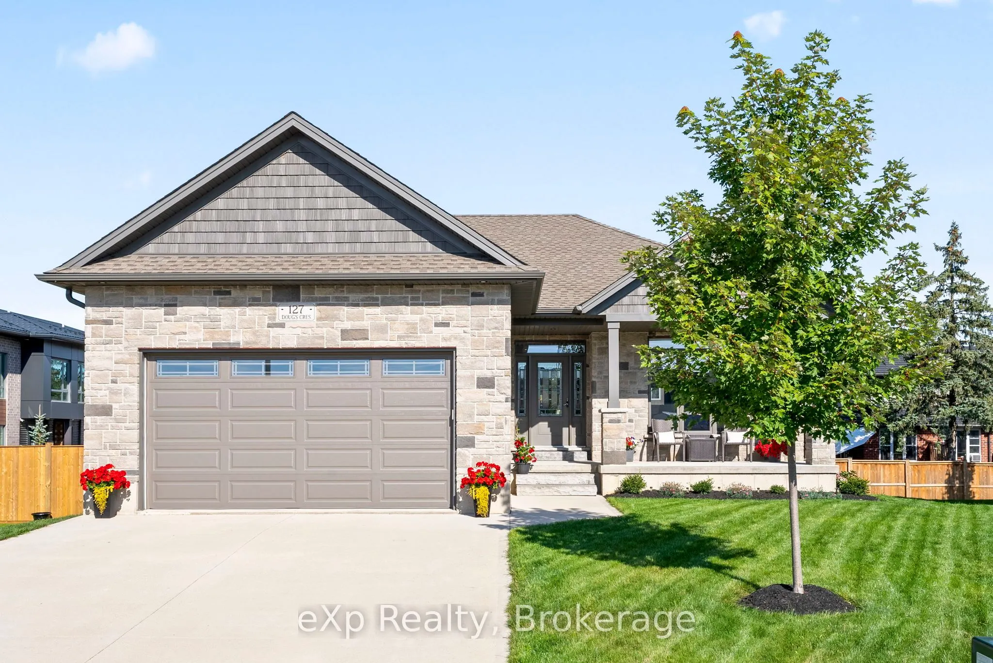 127 DOUG'S Crescent