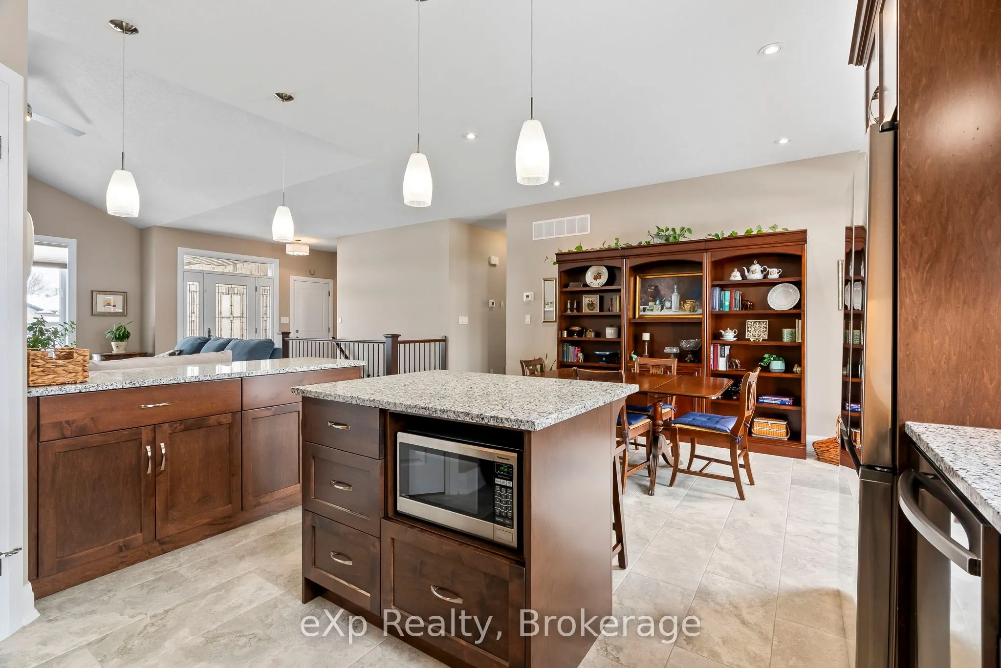 127 DOUG'S Crescent