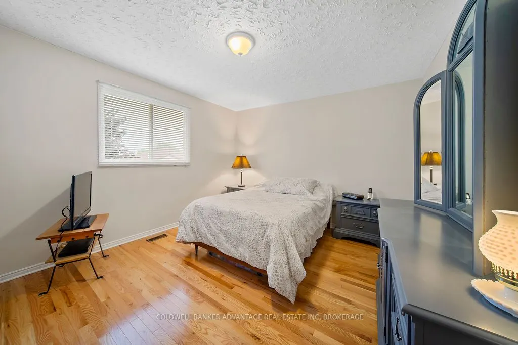 7362 Nathan Crescent