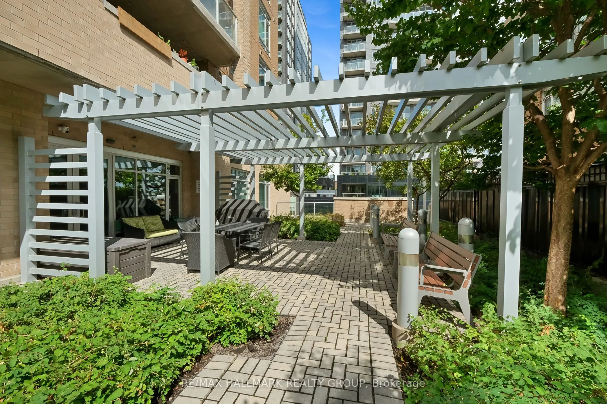 100 Champagne Avenue S, #706