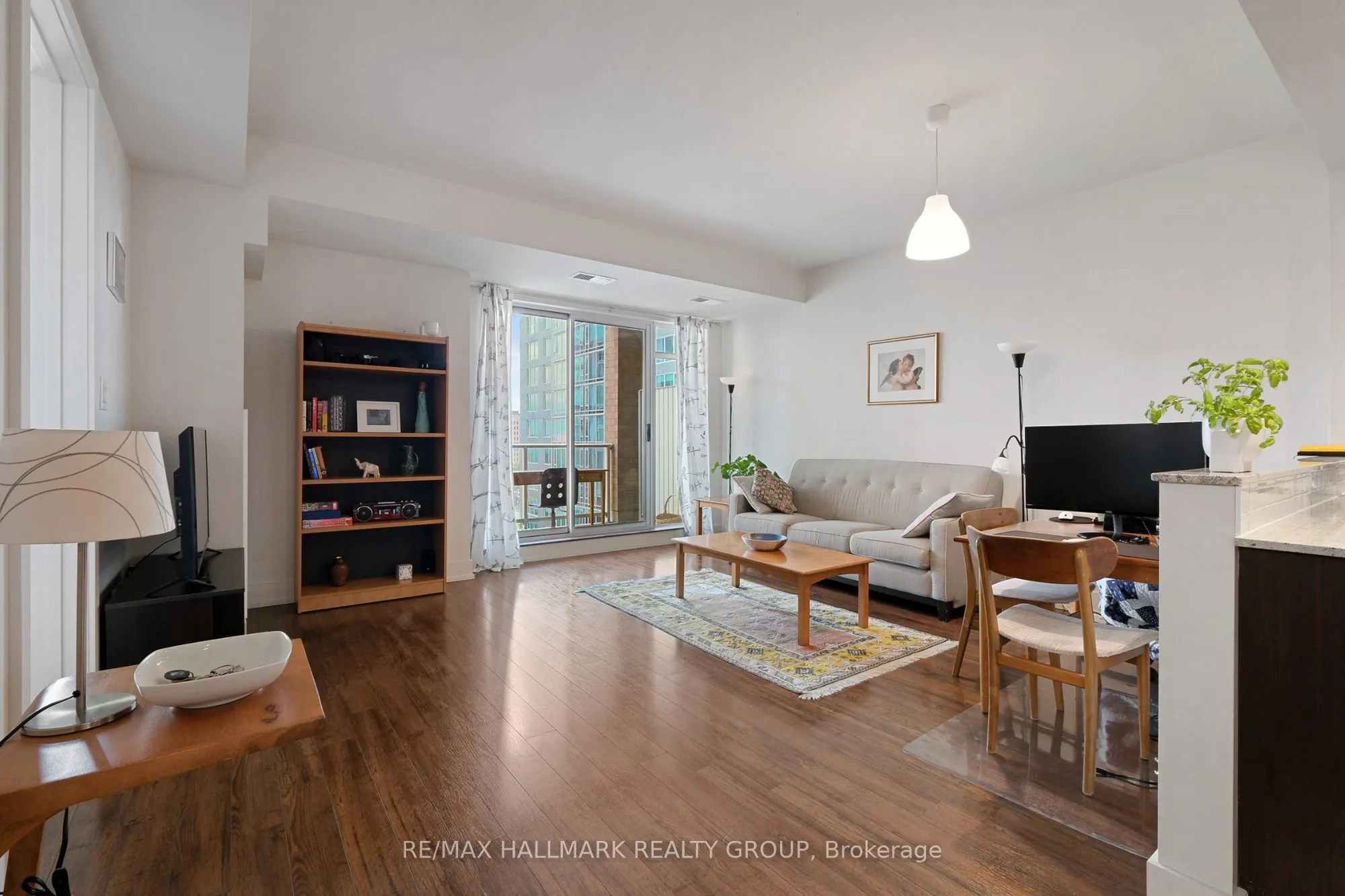 100 Champagne Avenue S, #706