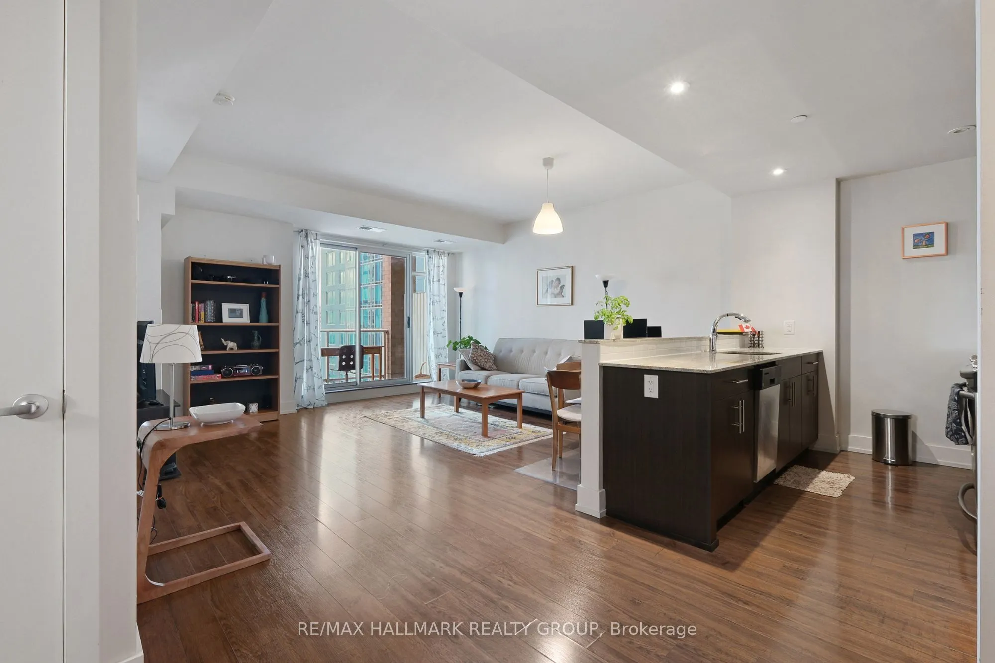 100 Champagne Avenue S, #706