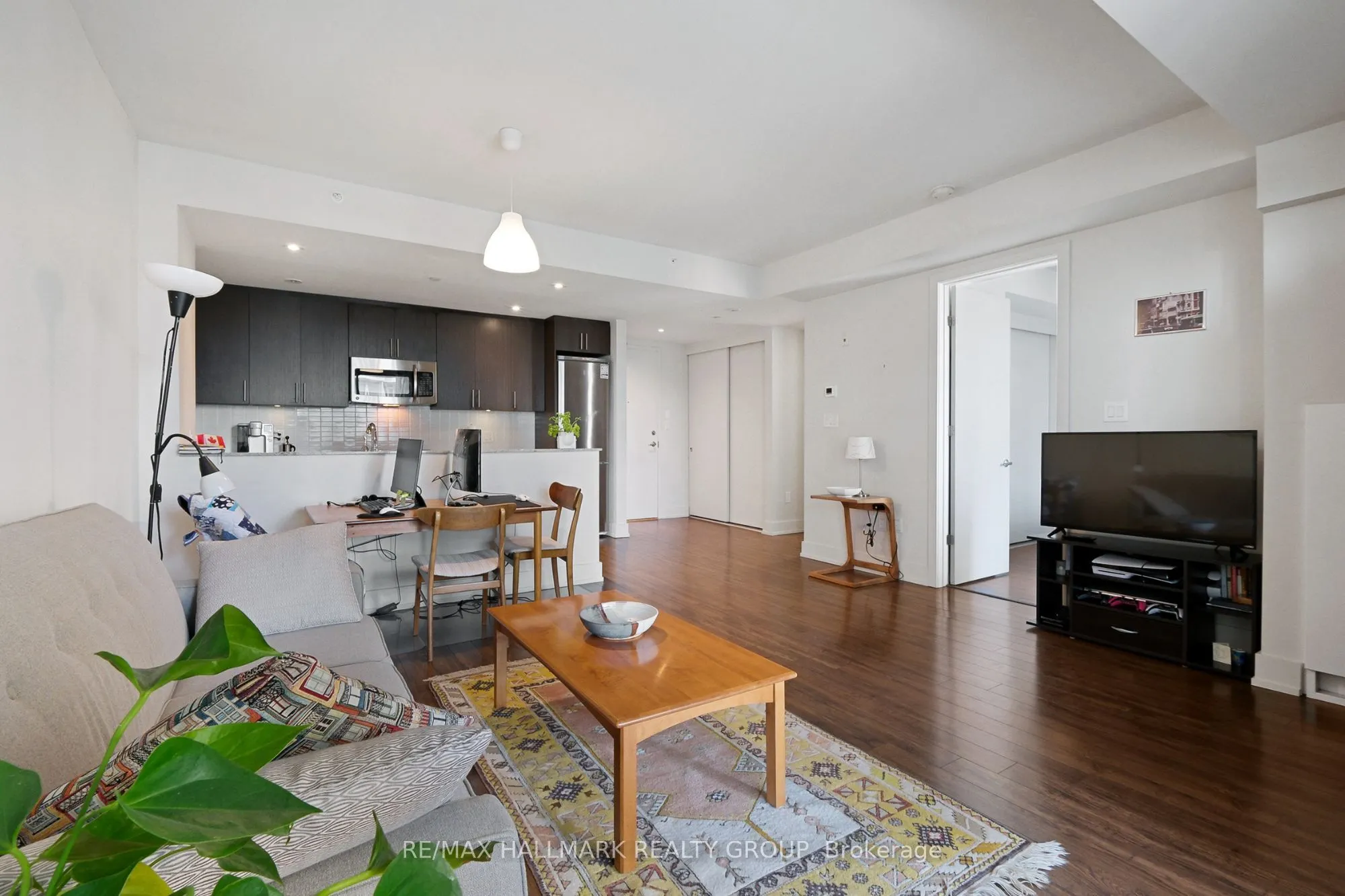 100 Champagne Avenue S, #706