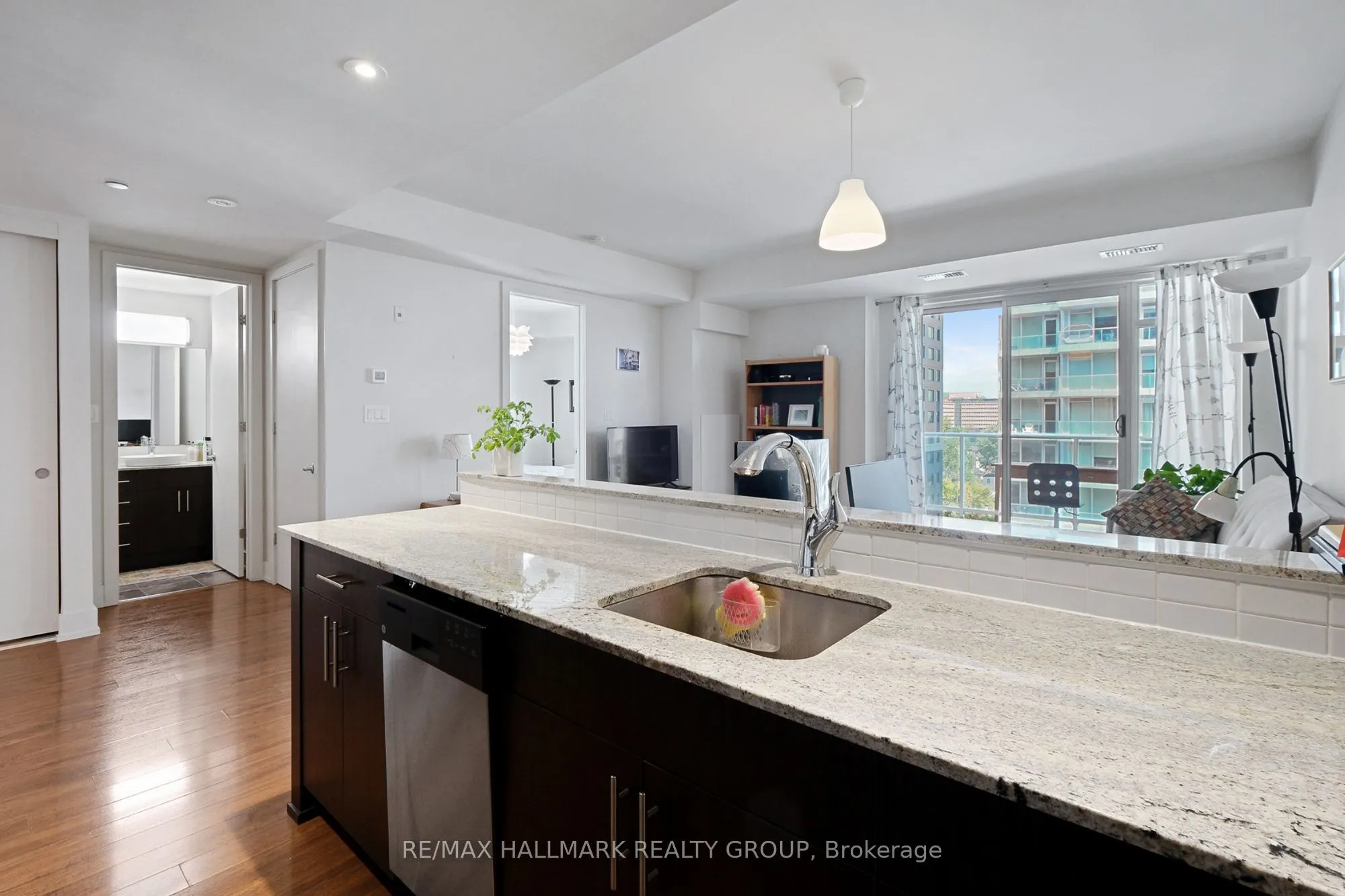 100 Champagne Avenue S, #706