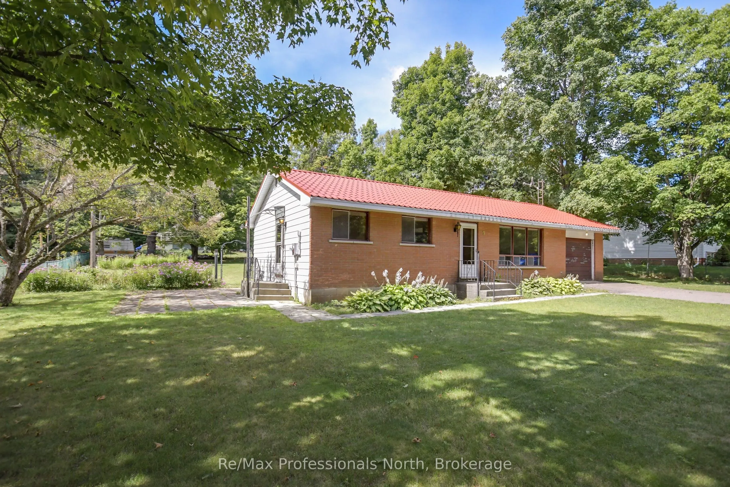 9 Macnaughtan Court