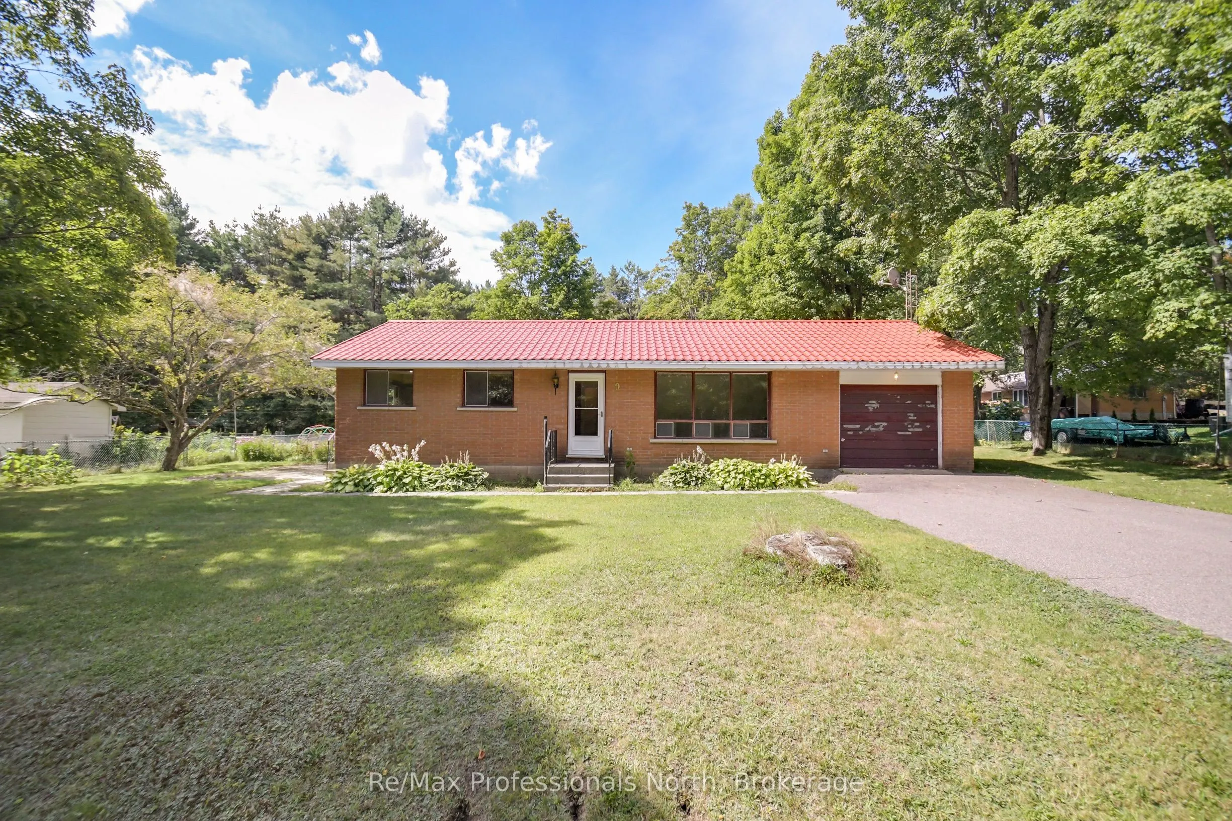 9 Macnaughtan Court