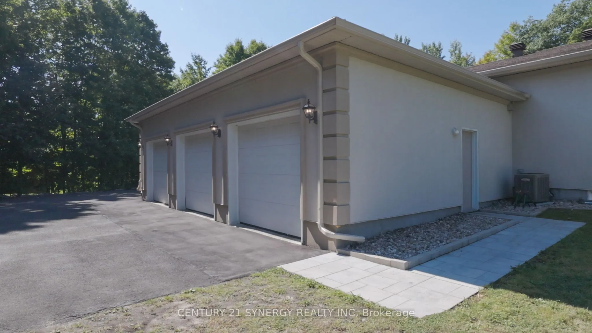 1281 Georges Vanier Drive N