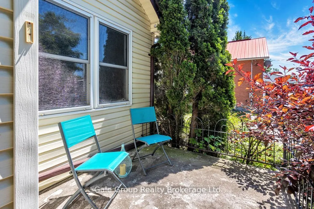 253 John Street N