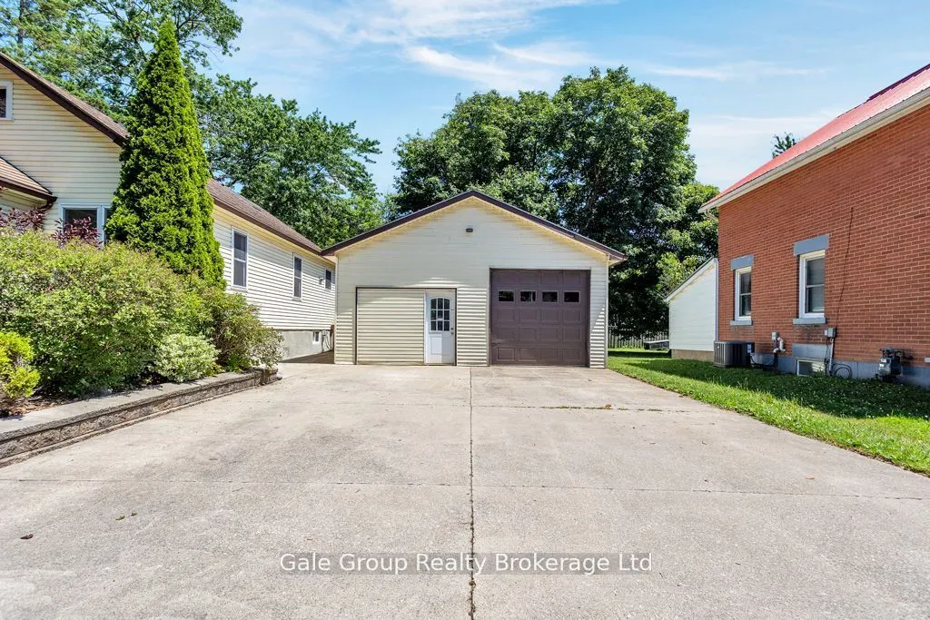 253 John Street N