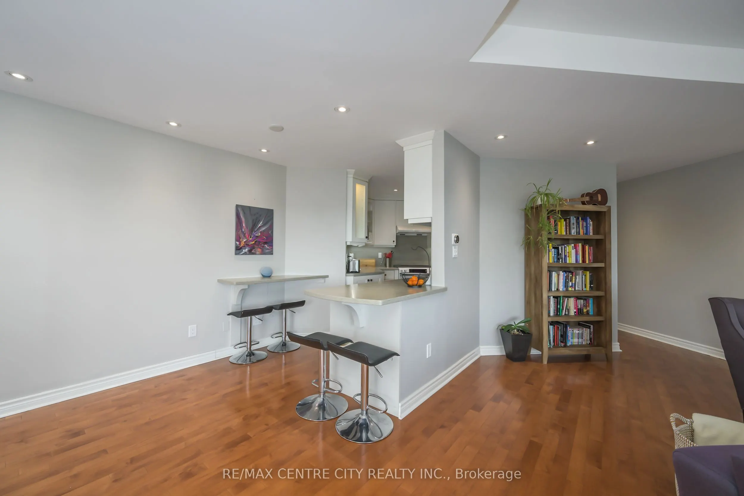 19 King Street, #1102