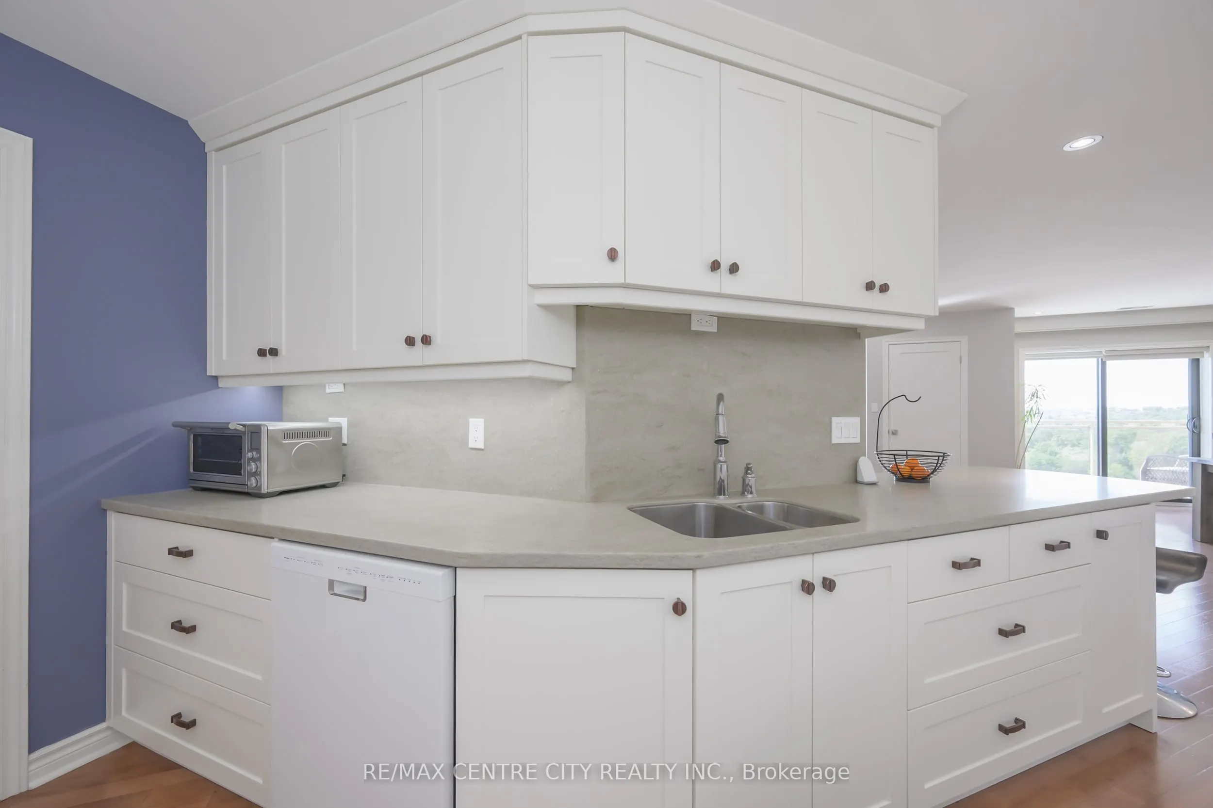 19 King Street, #1102