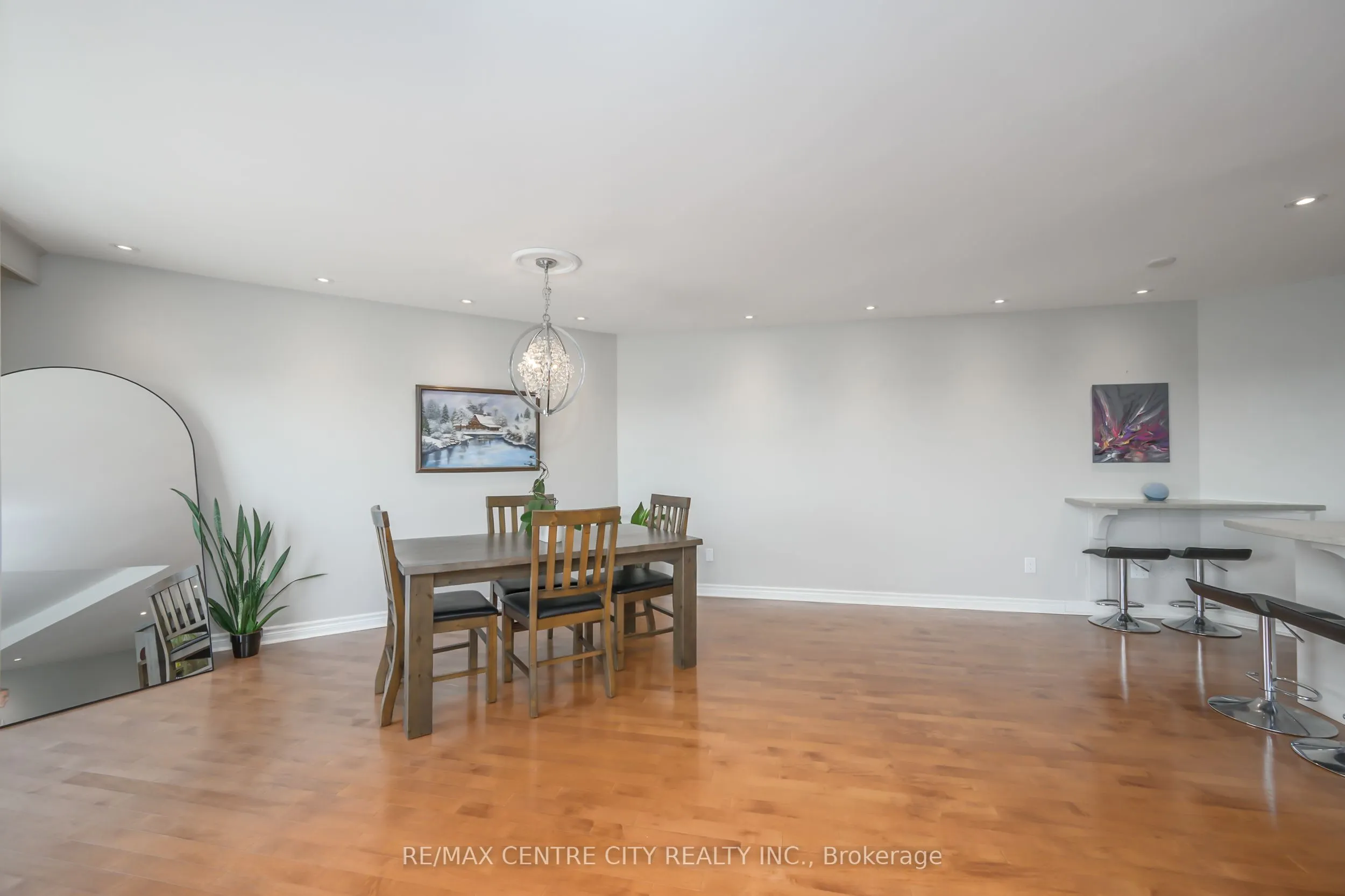 19 King Street, #1102