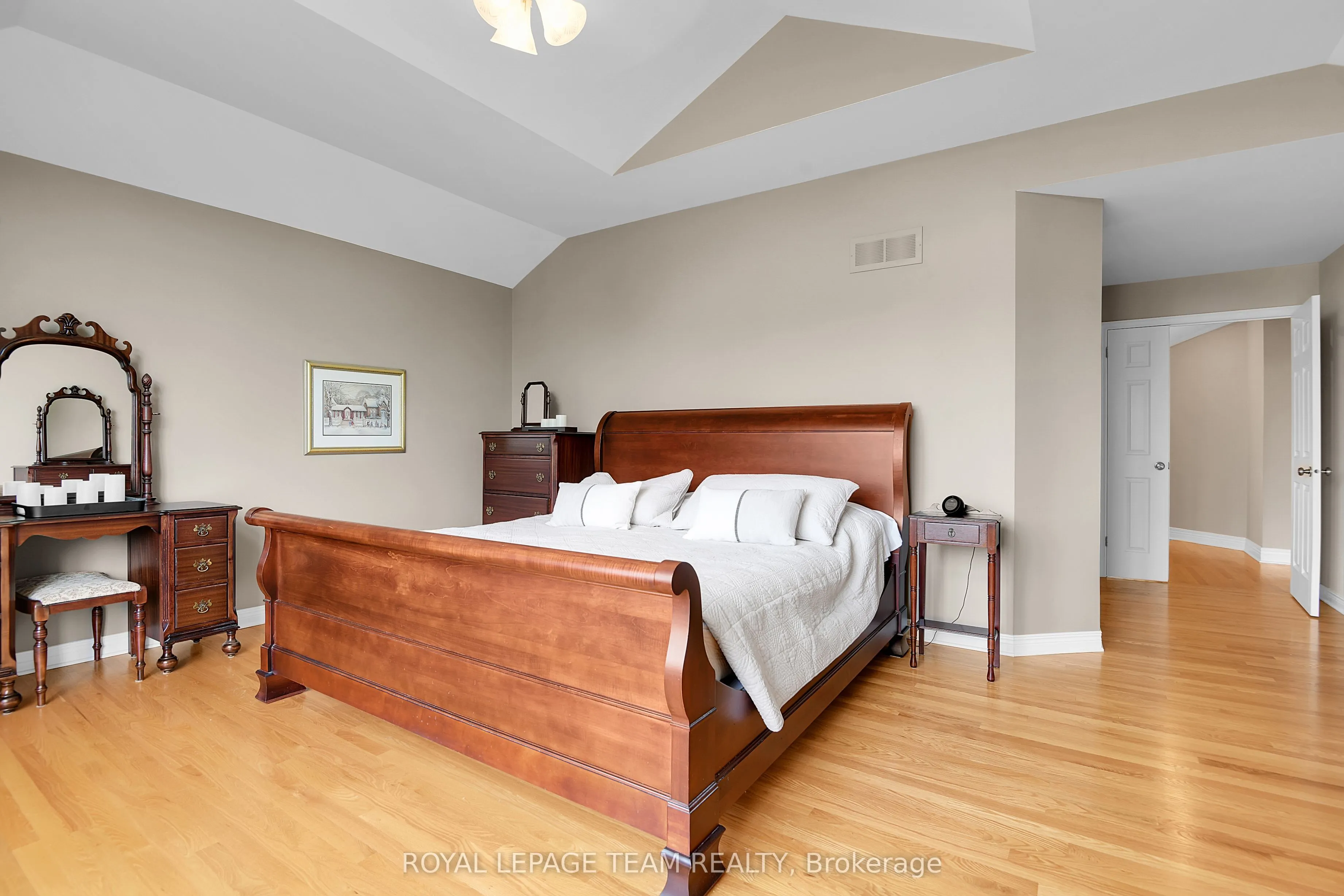 33 Northgate Street S