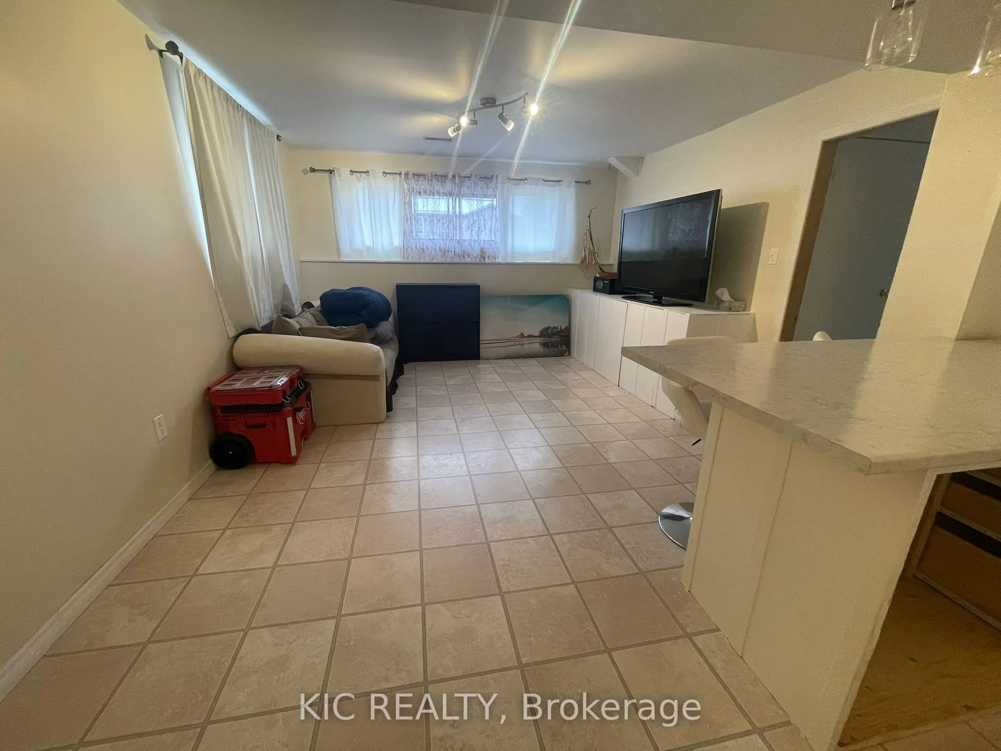 3 Creekside Drive