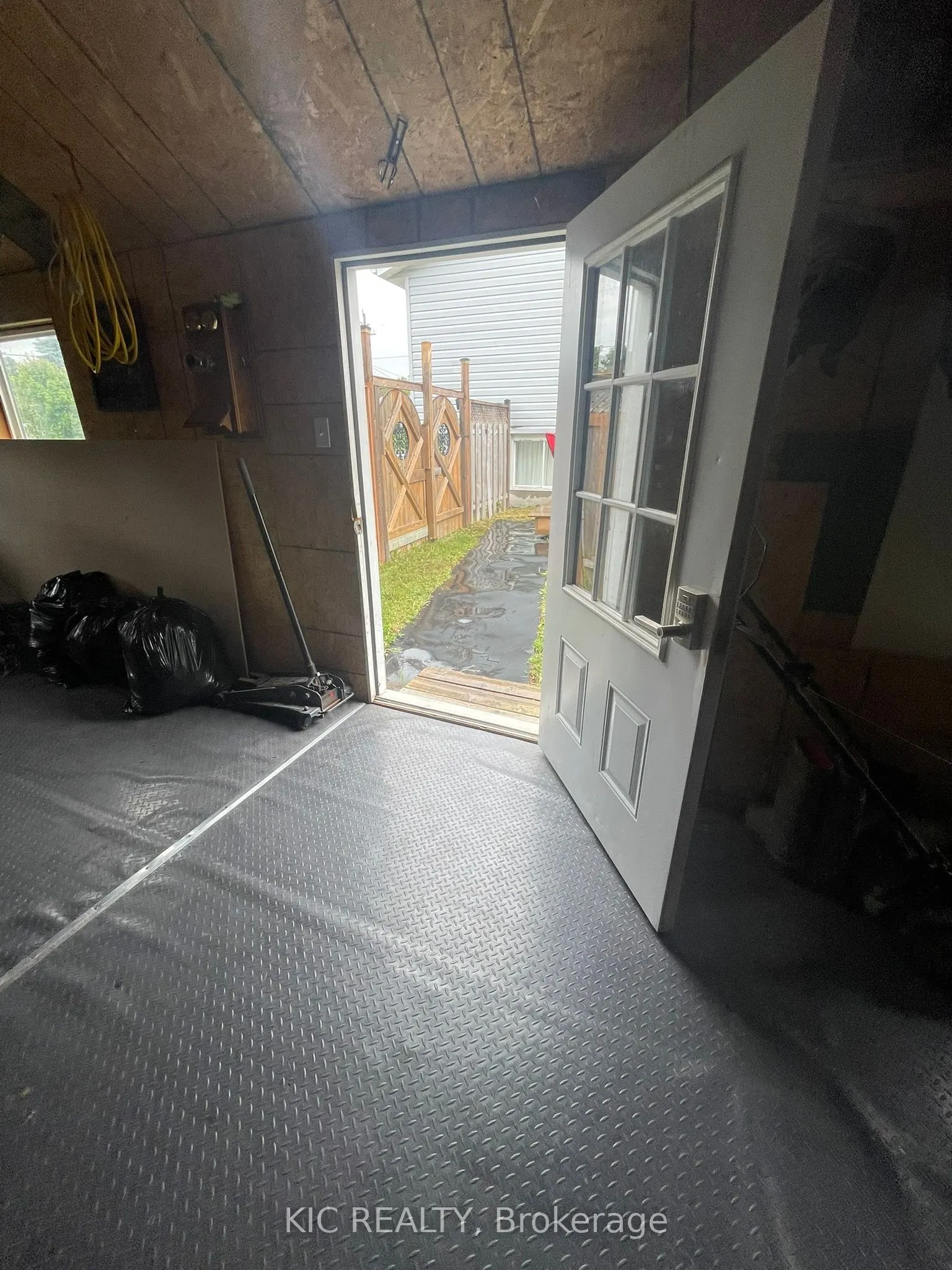 3 Creekside Drive