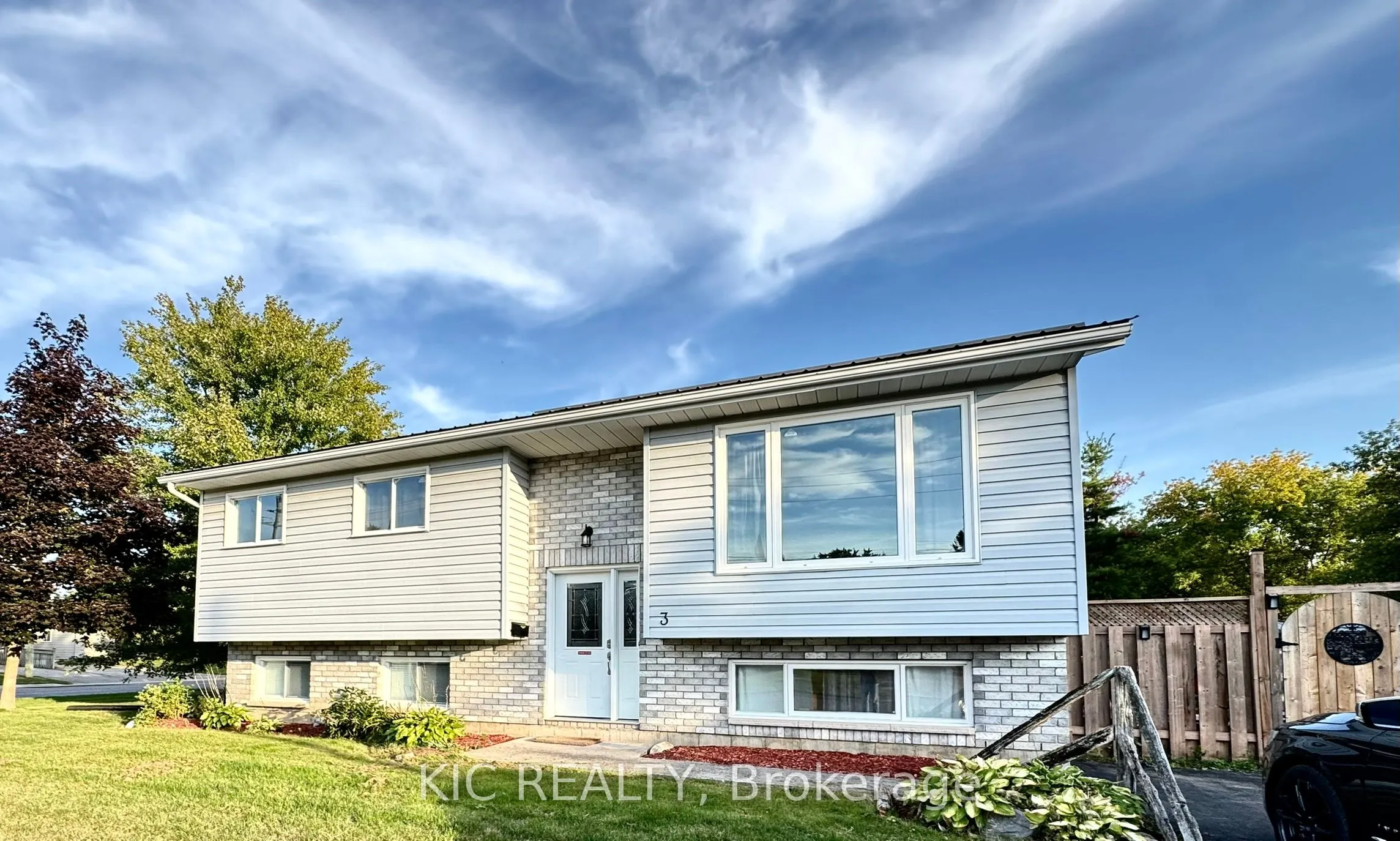3 Creekside Drive