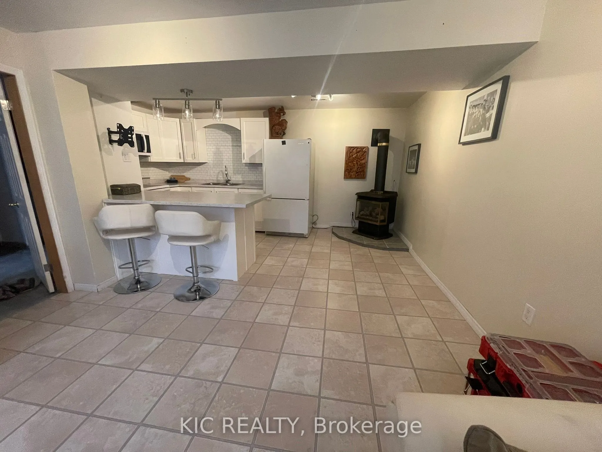 3 Creekside Drive