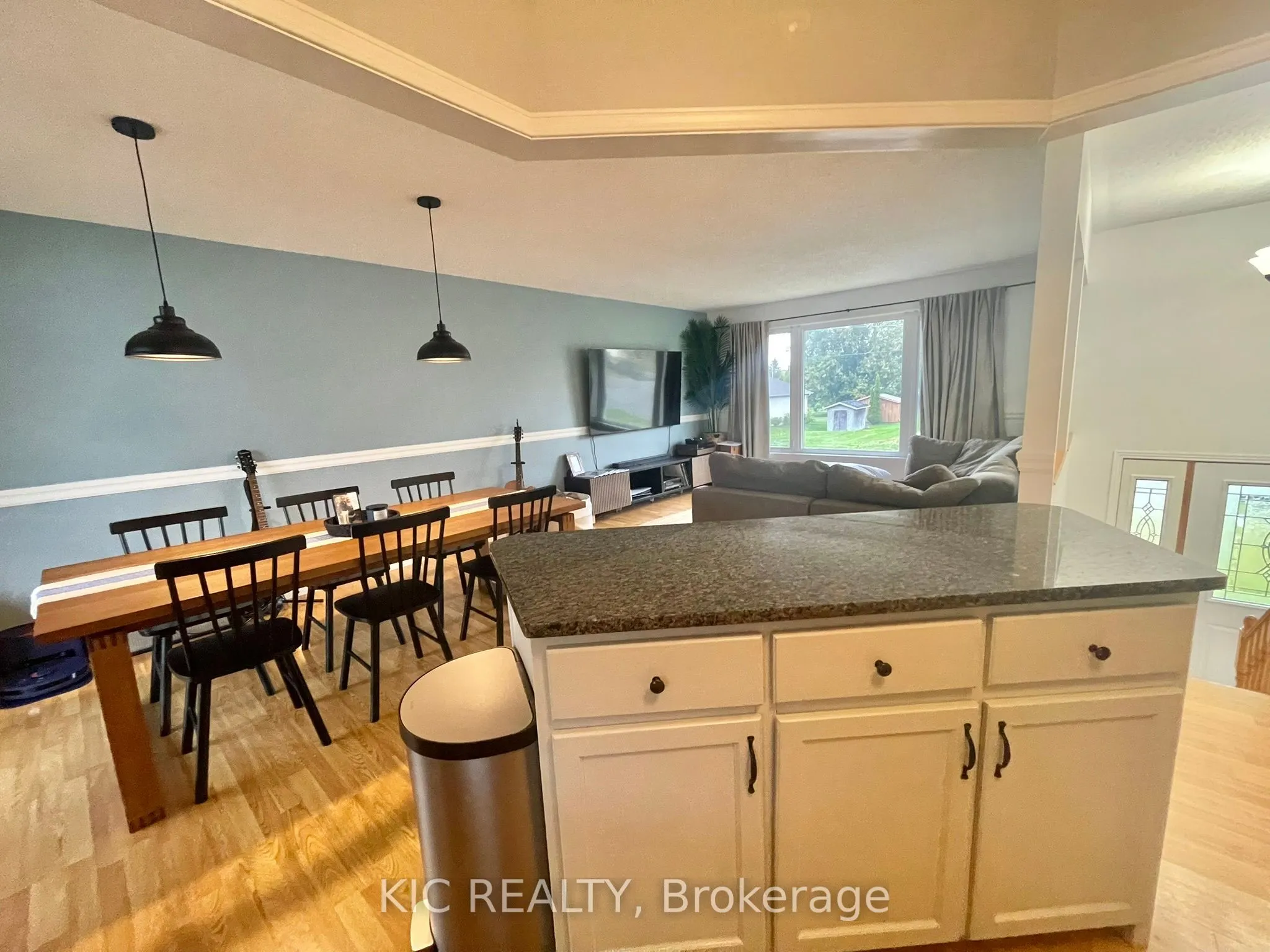 3 Creekside Drive