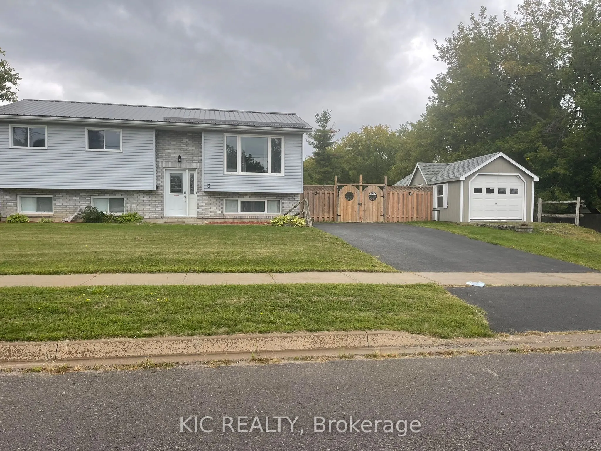 3 Creekside Drive