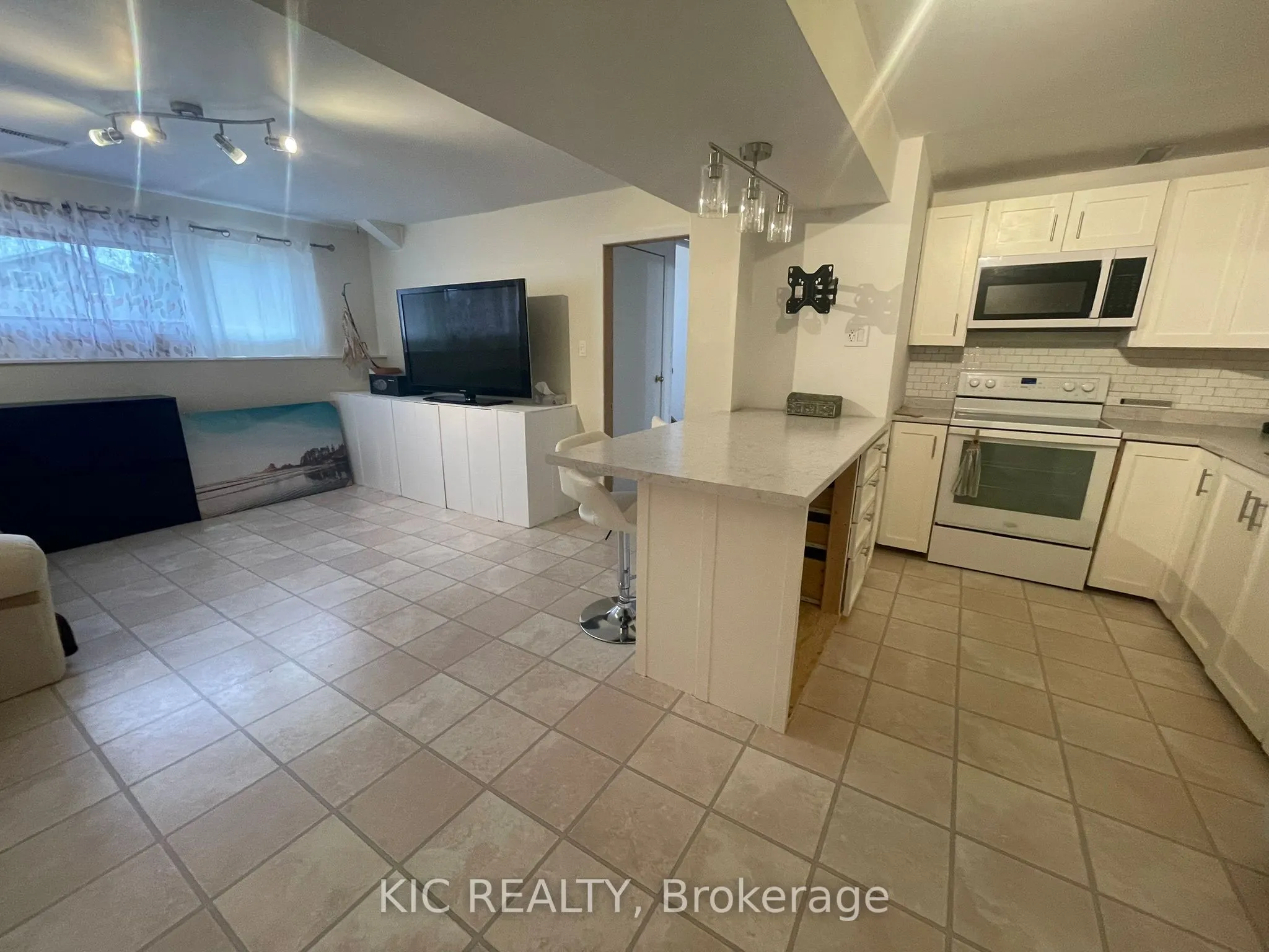 3 Creekside Drive