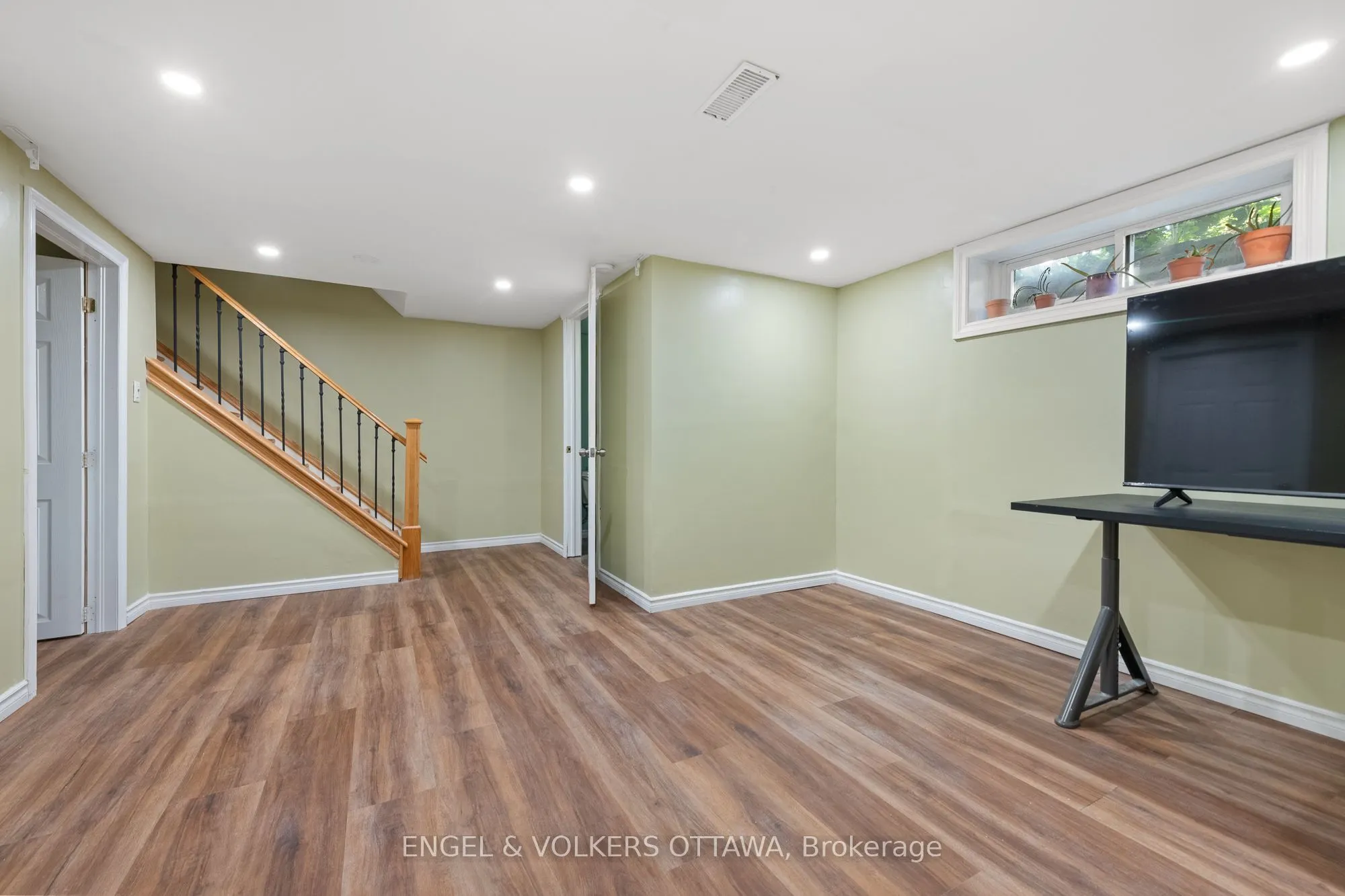 302 Kintyre Private, #105