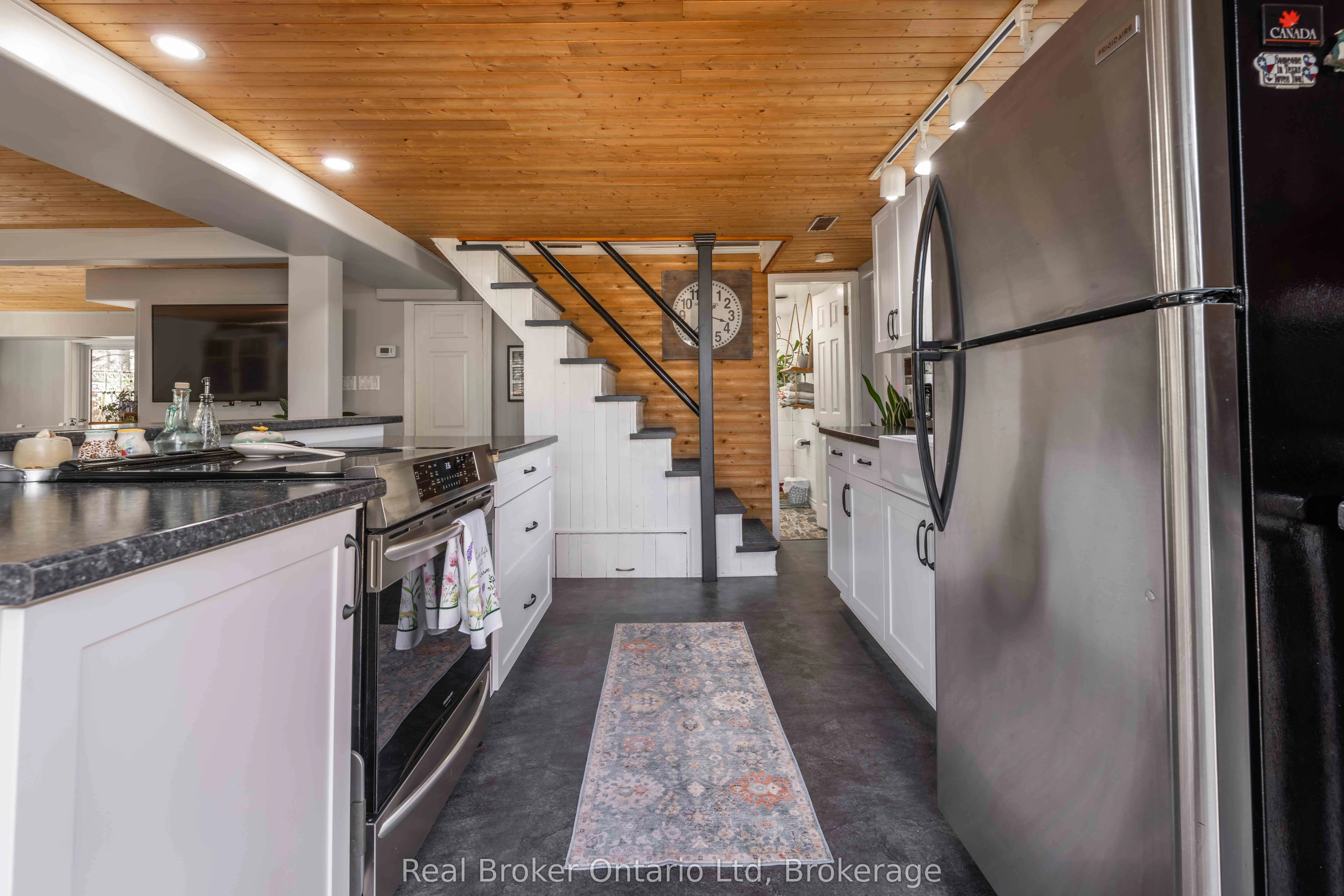 12 7th Avenue