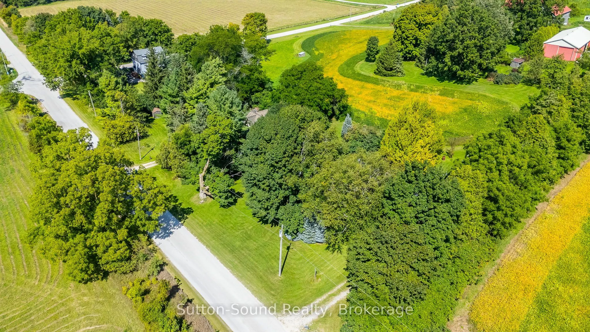 403261 8 Side Road