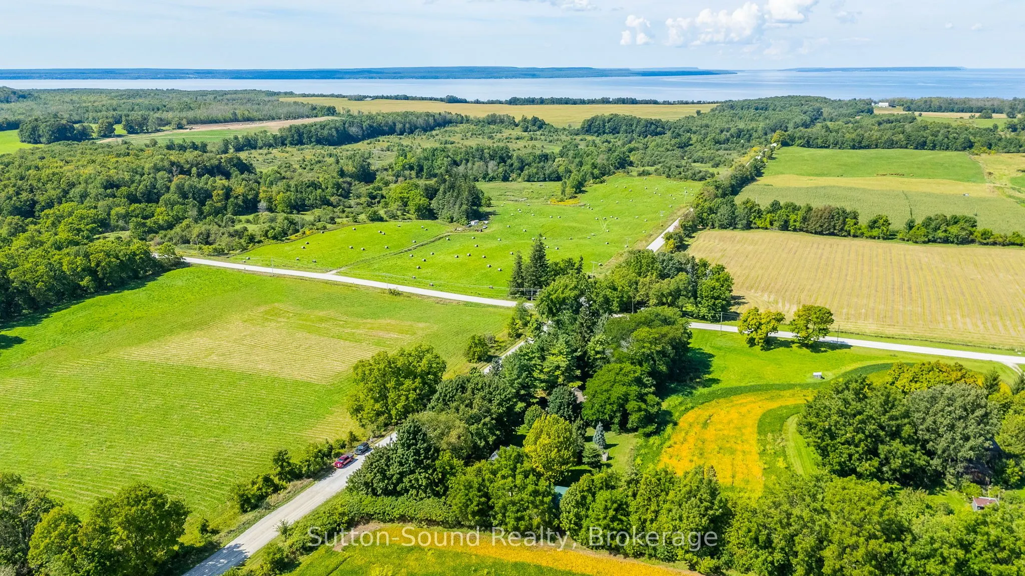 403261 8 Side Road