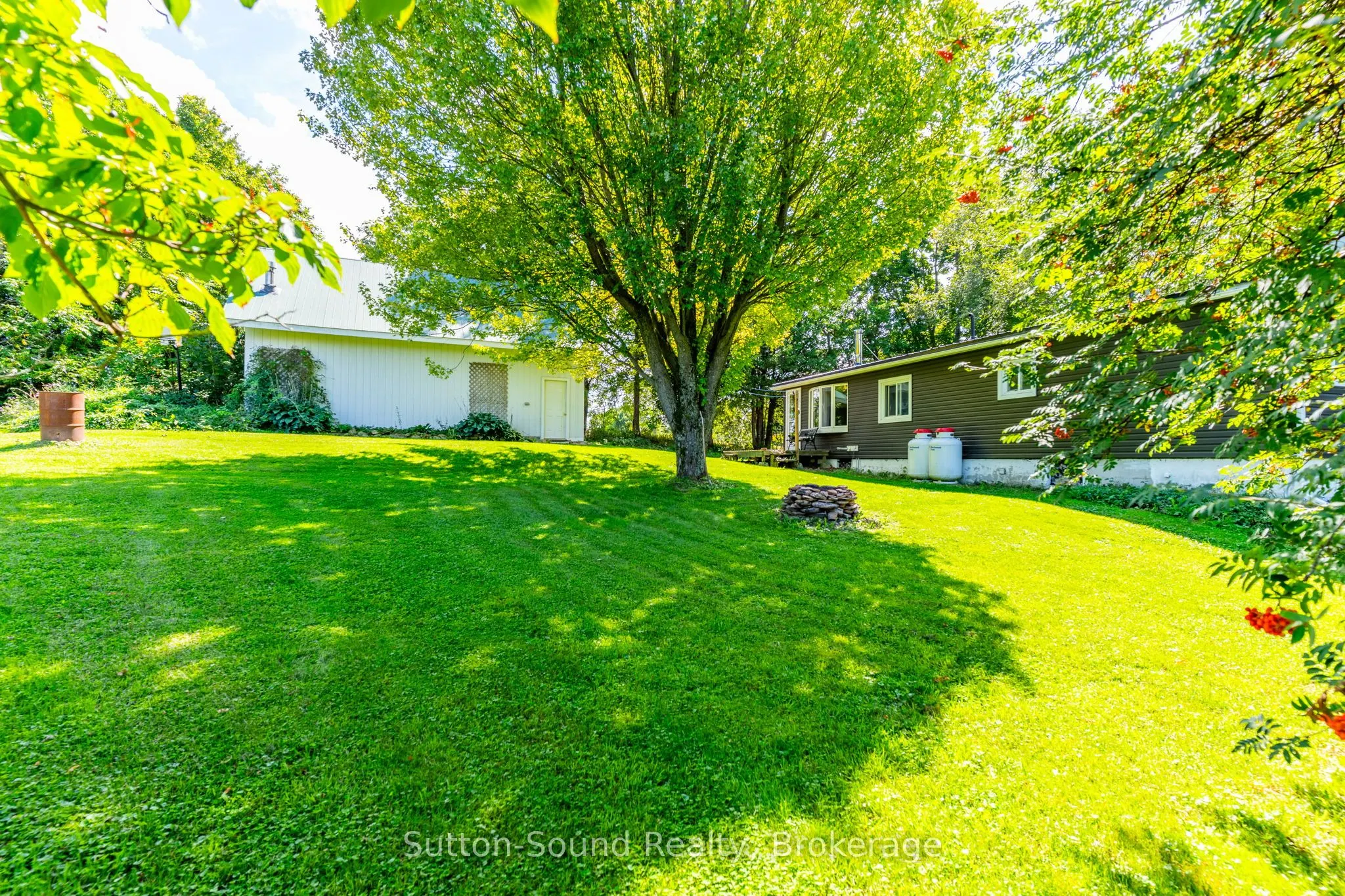 403261 8 Side Road