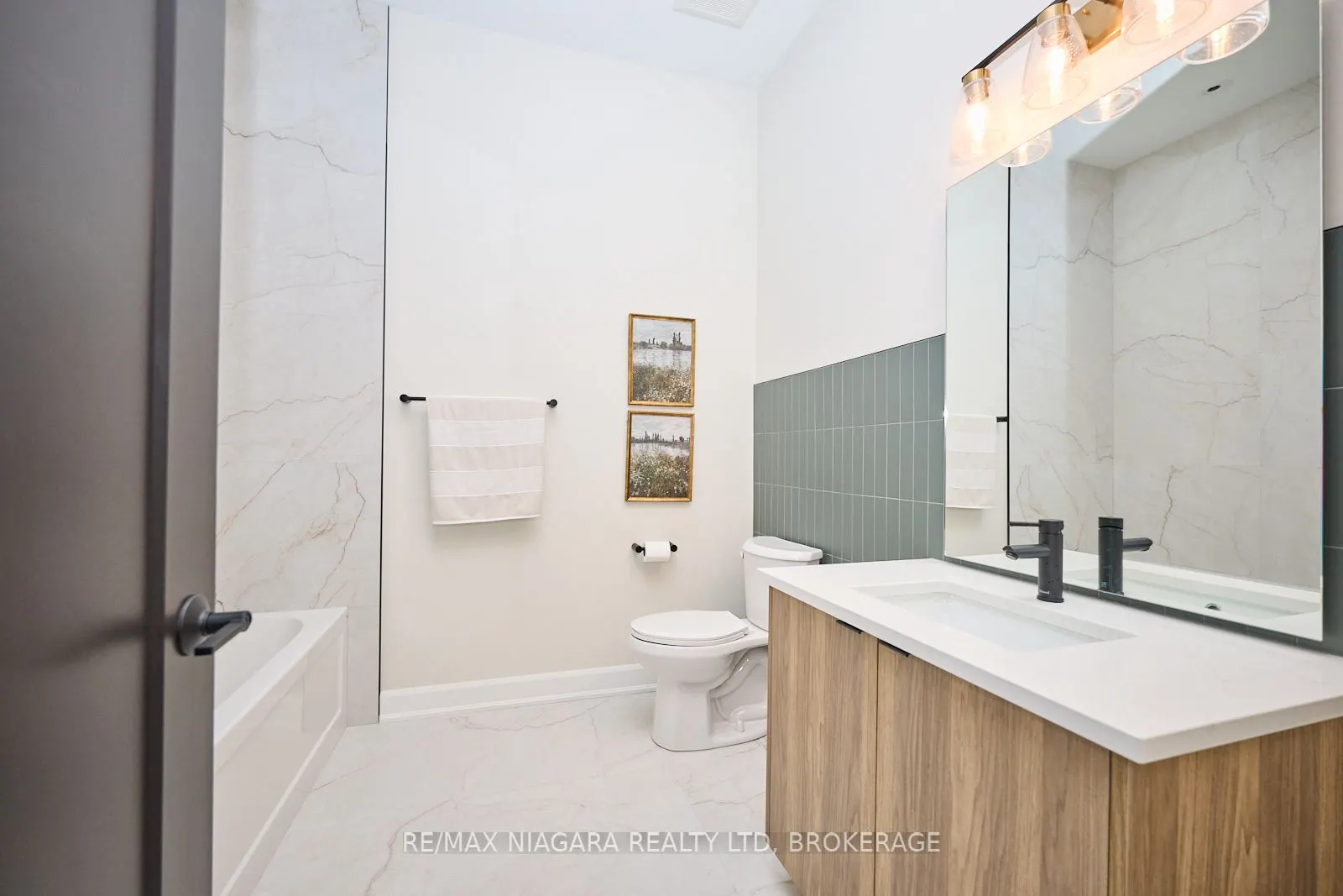 11 Butternut Crescent, #TH5