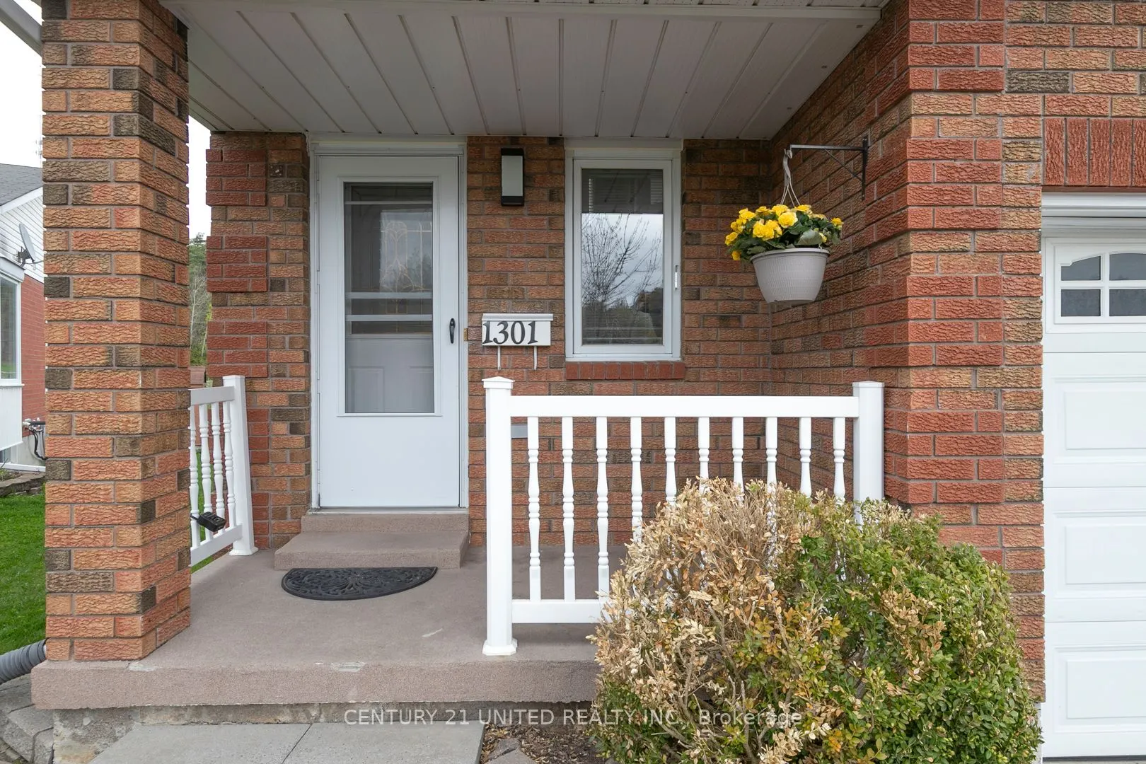 1301 Eagle Crescent