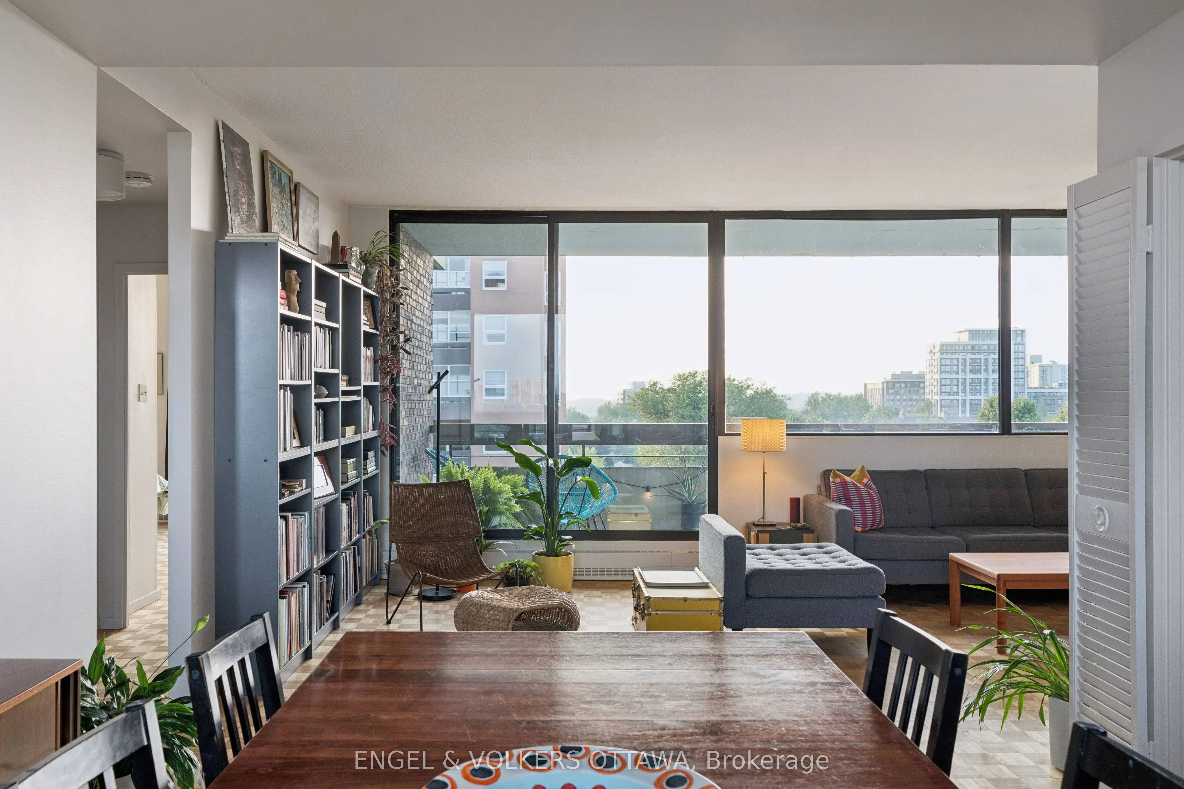 400 Laurier Avenue E, #8A