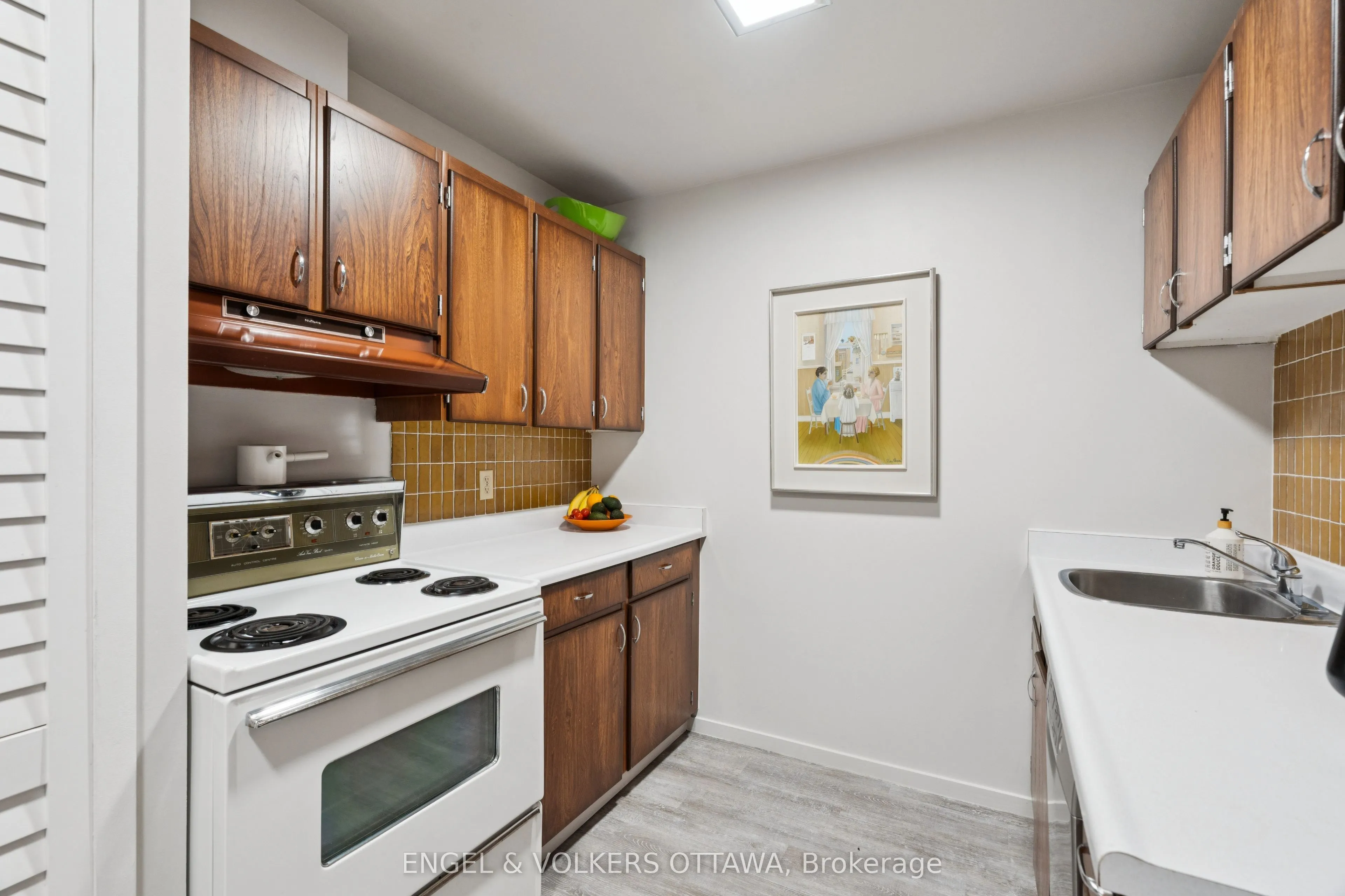 400 Laurier Avenue E, #8A