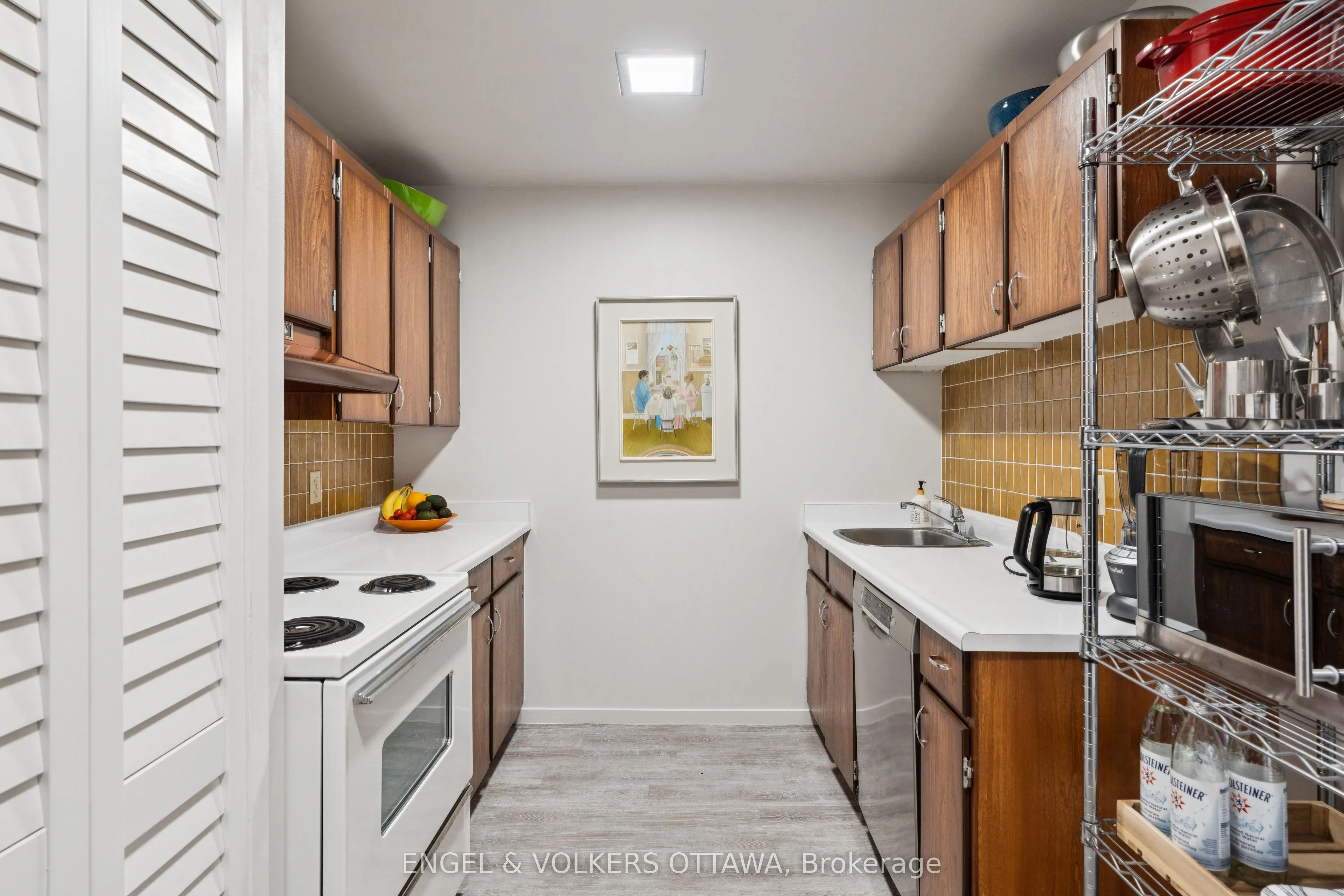 400 Laurier Avenue E, #8A
