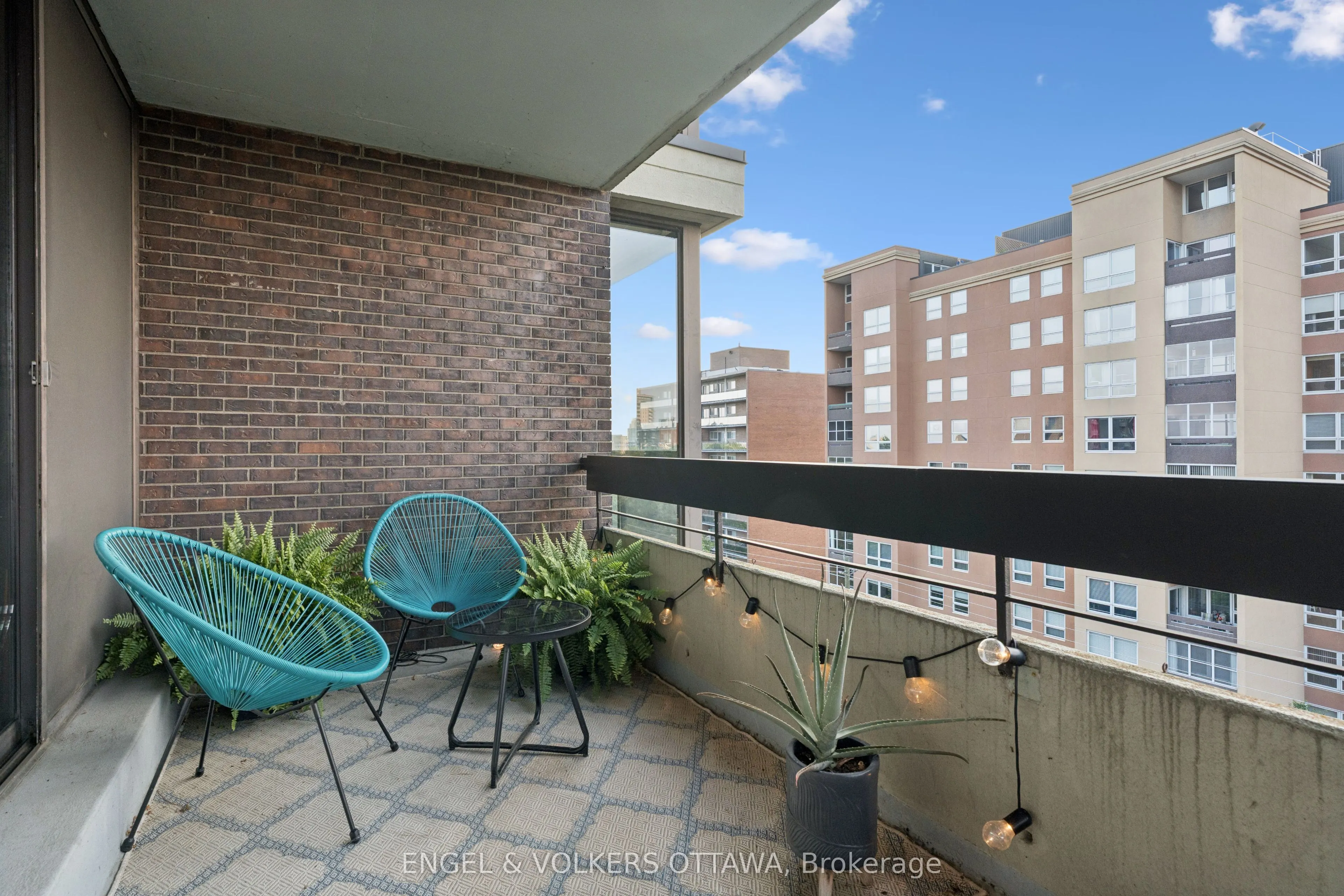 400 Laurier Avenue E, #8A