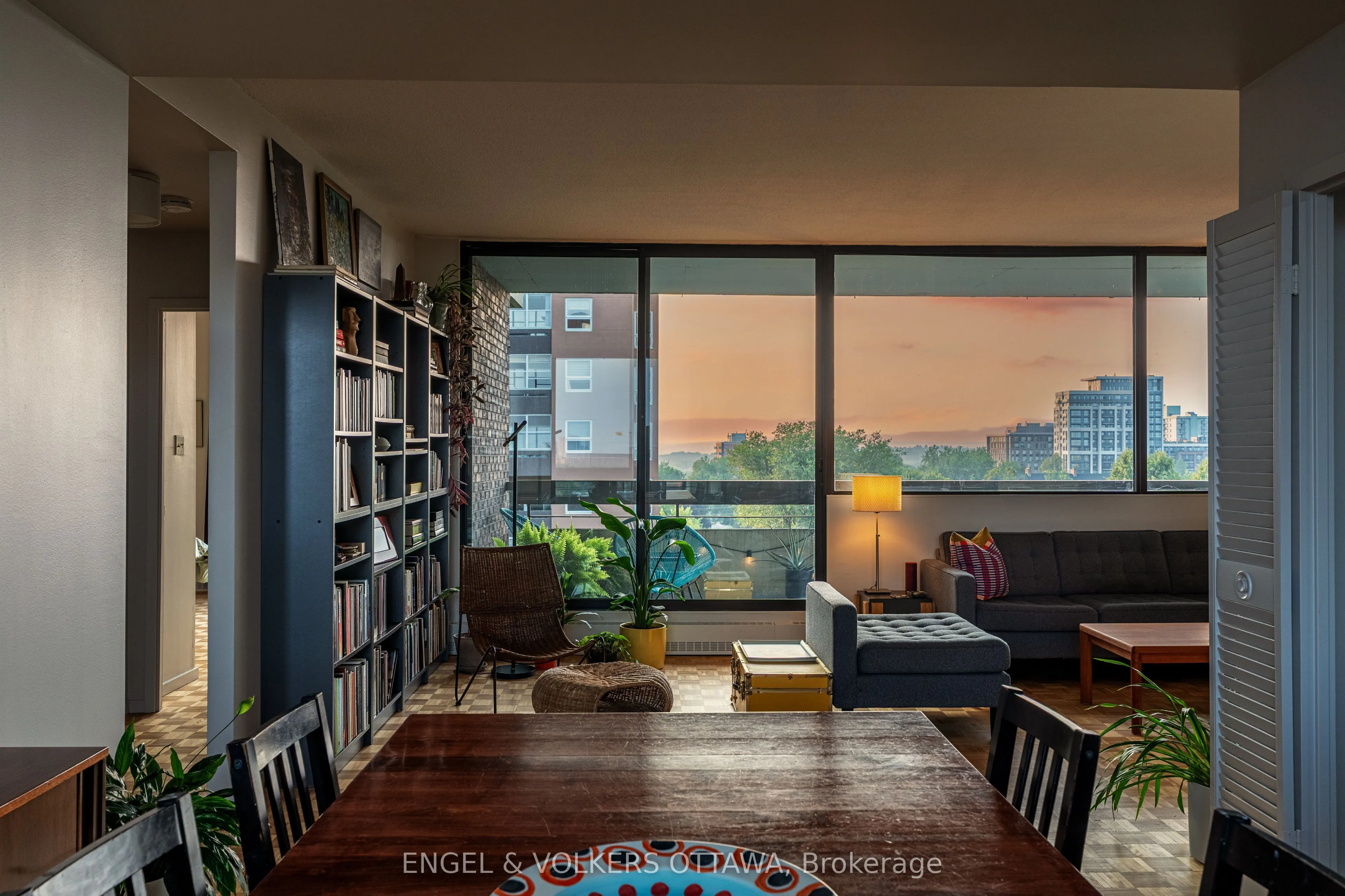 400 Laurier Avenue E, #8A