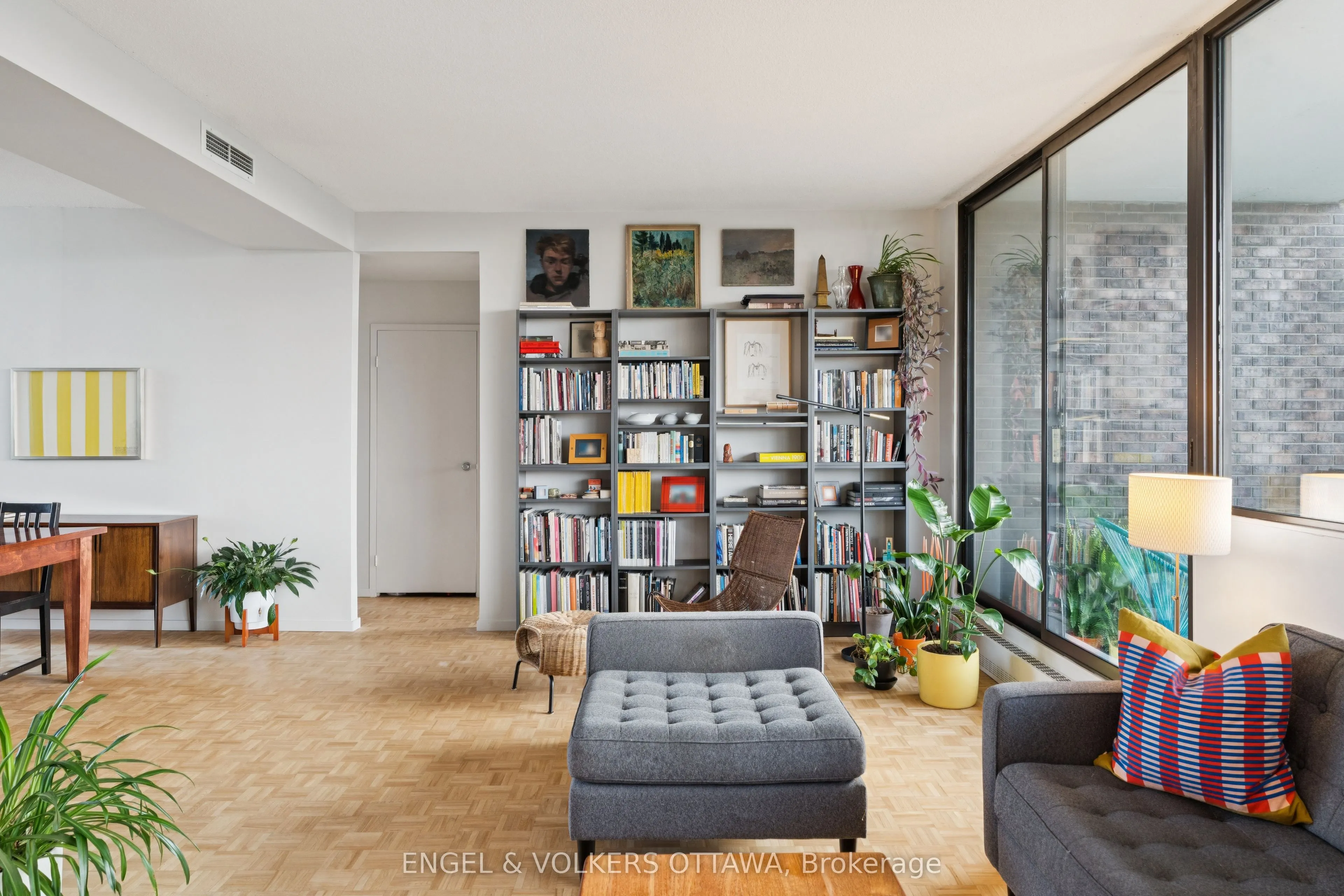 400 Laurier Avenue E, #8A