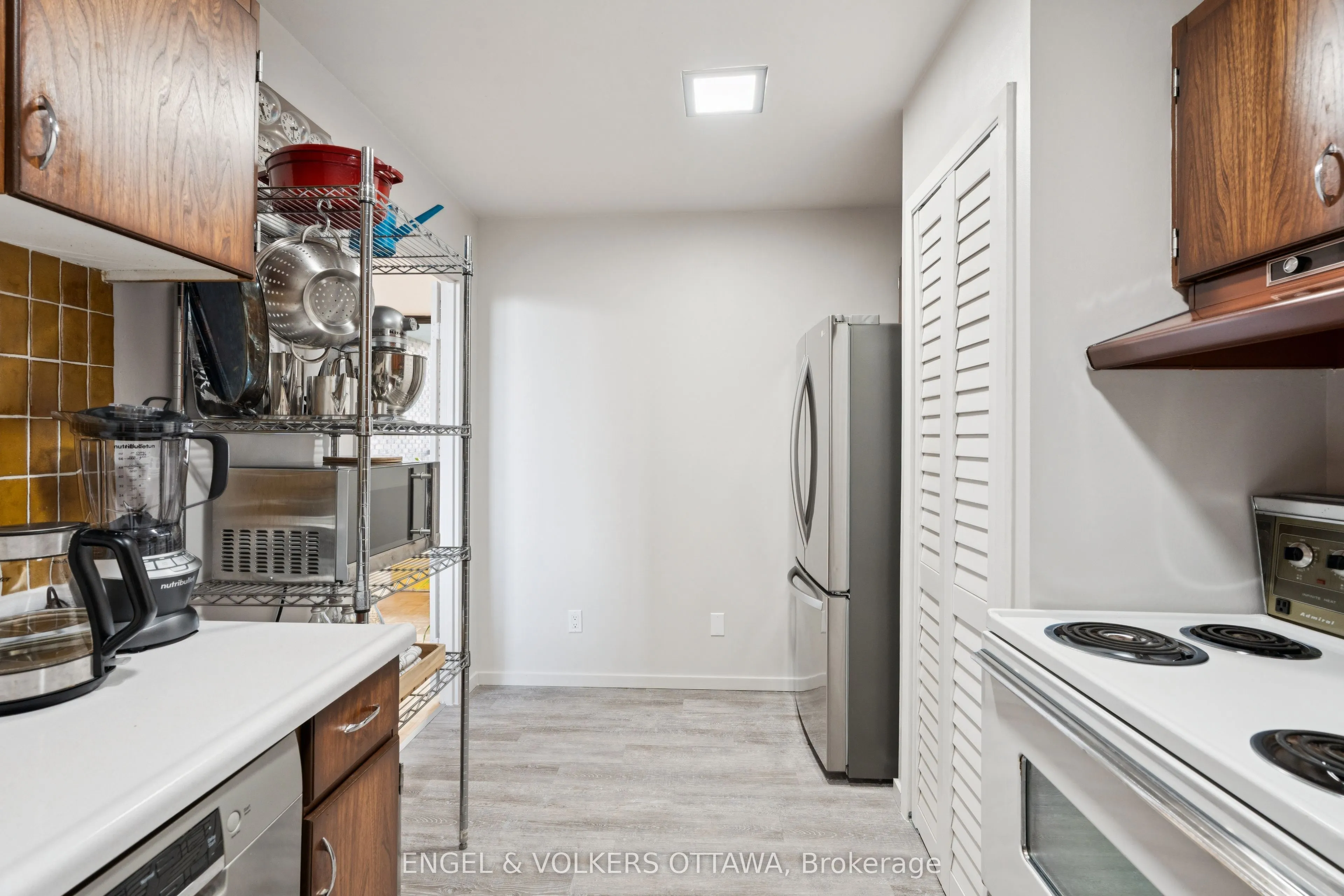 400 Laurier Avenue E, #8A