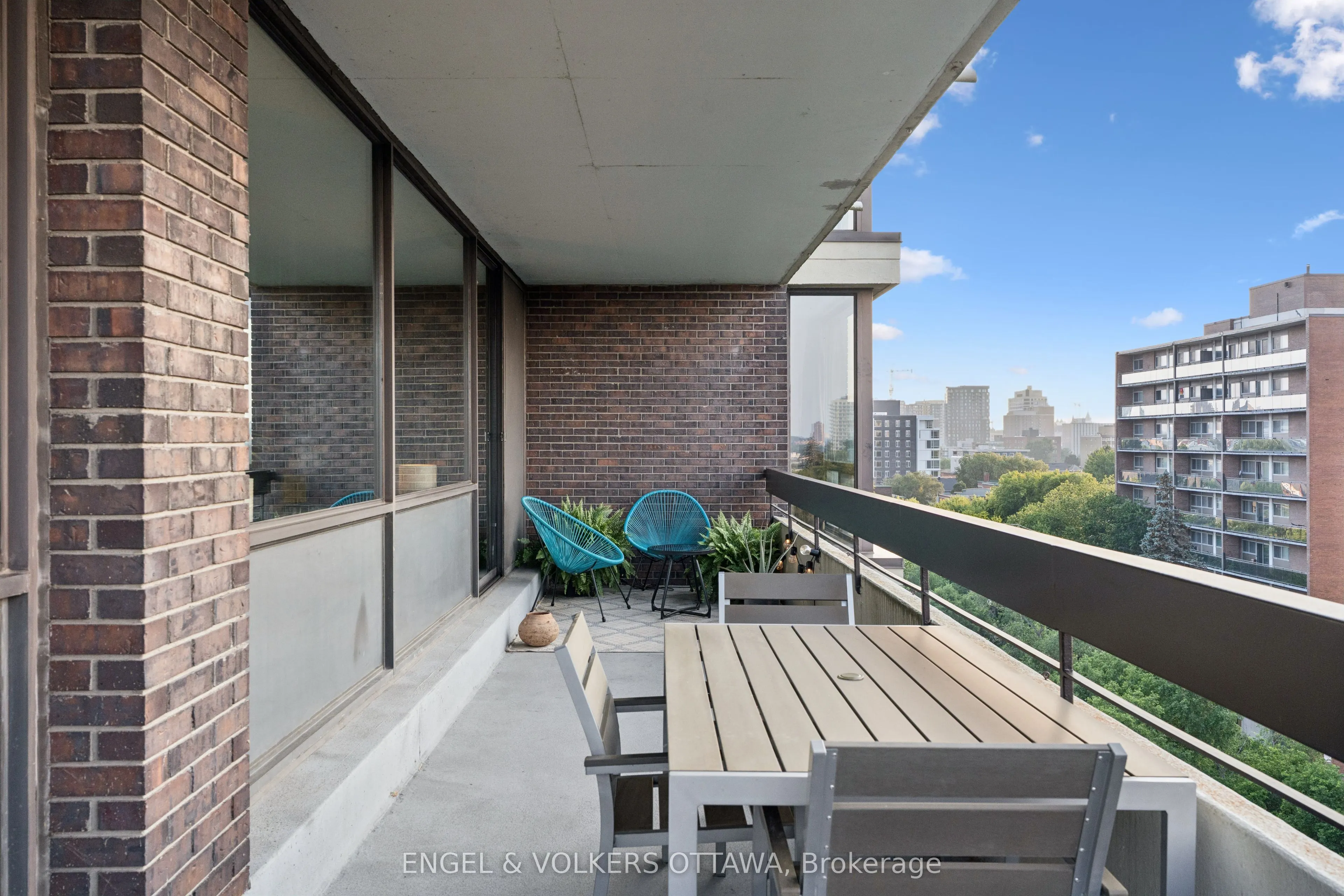 400 Laurier Avenue E, #8A