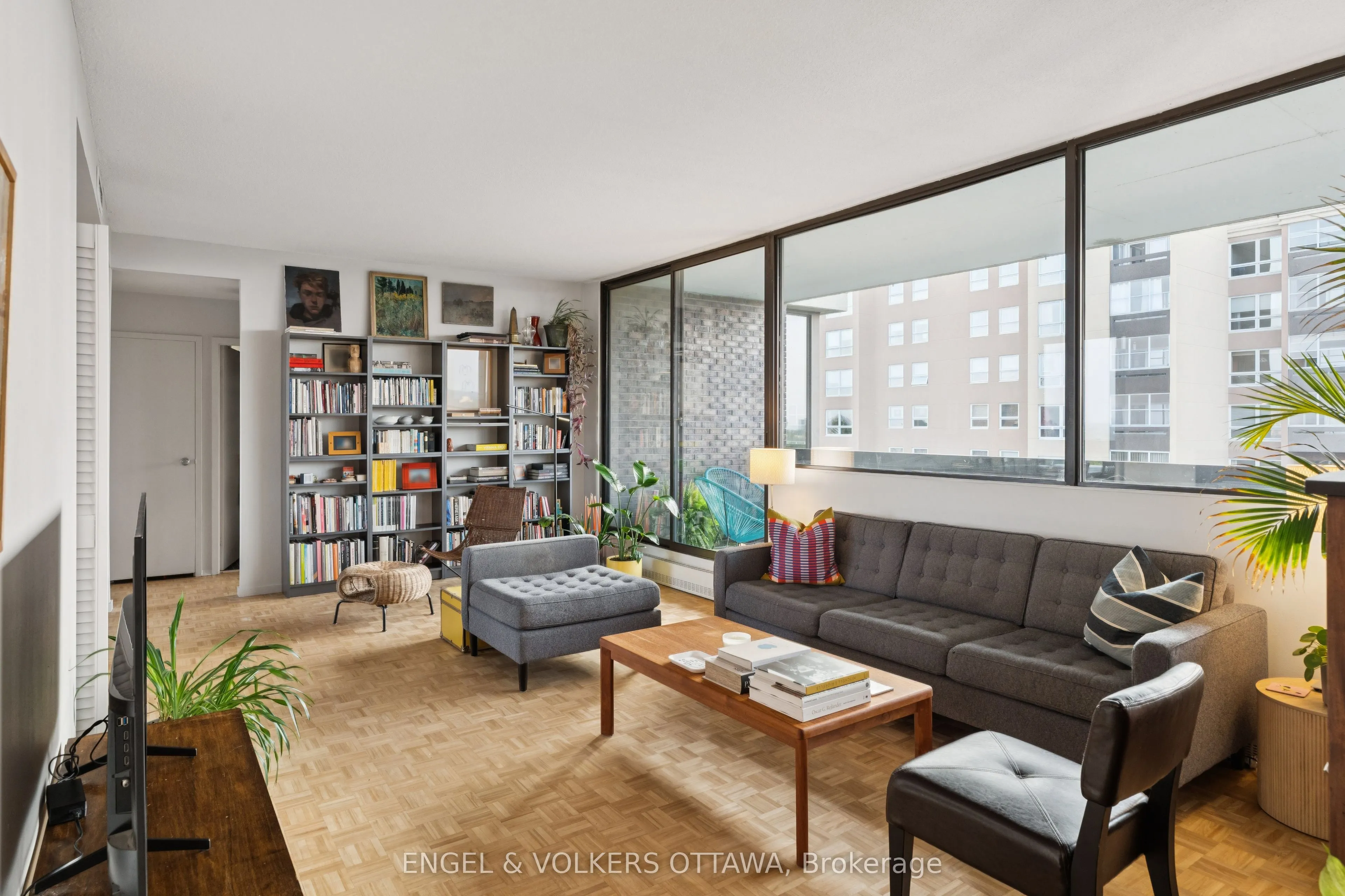 400 Laurier Avenue E, #8A