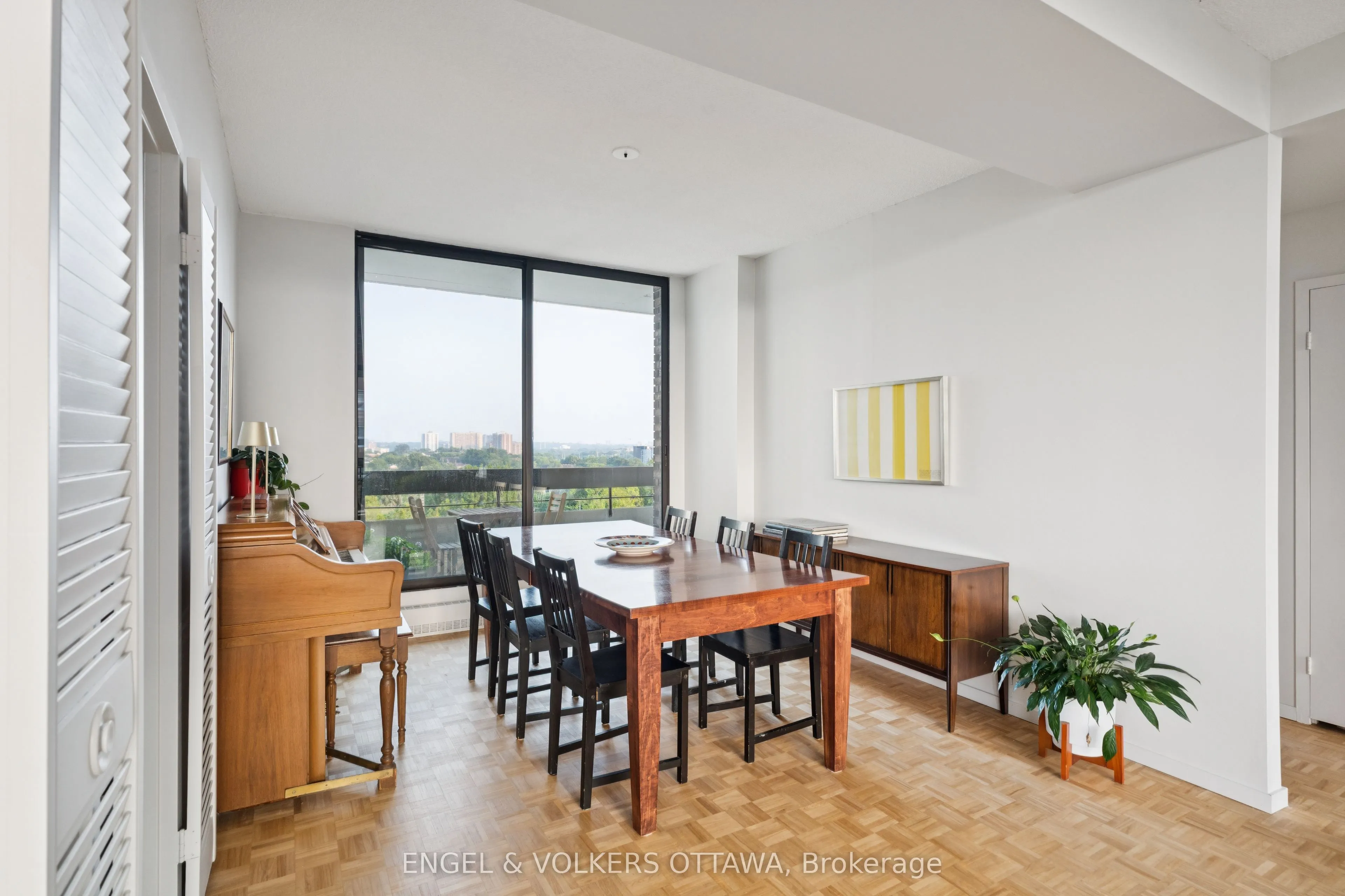400 Laurier Avenue E, #8A