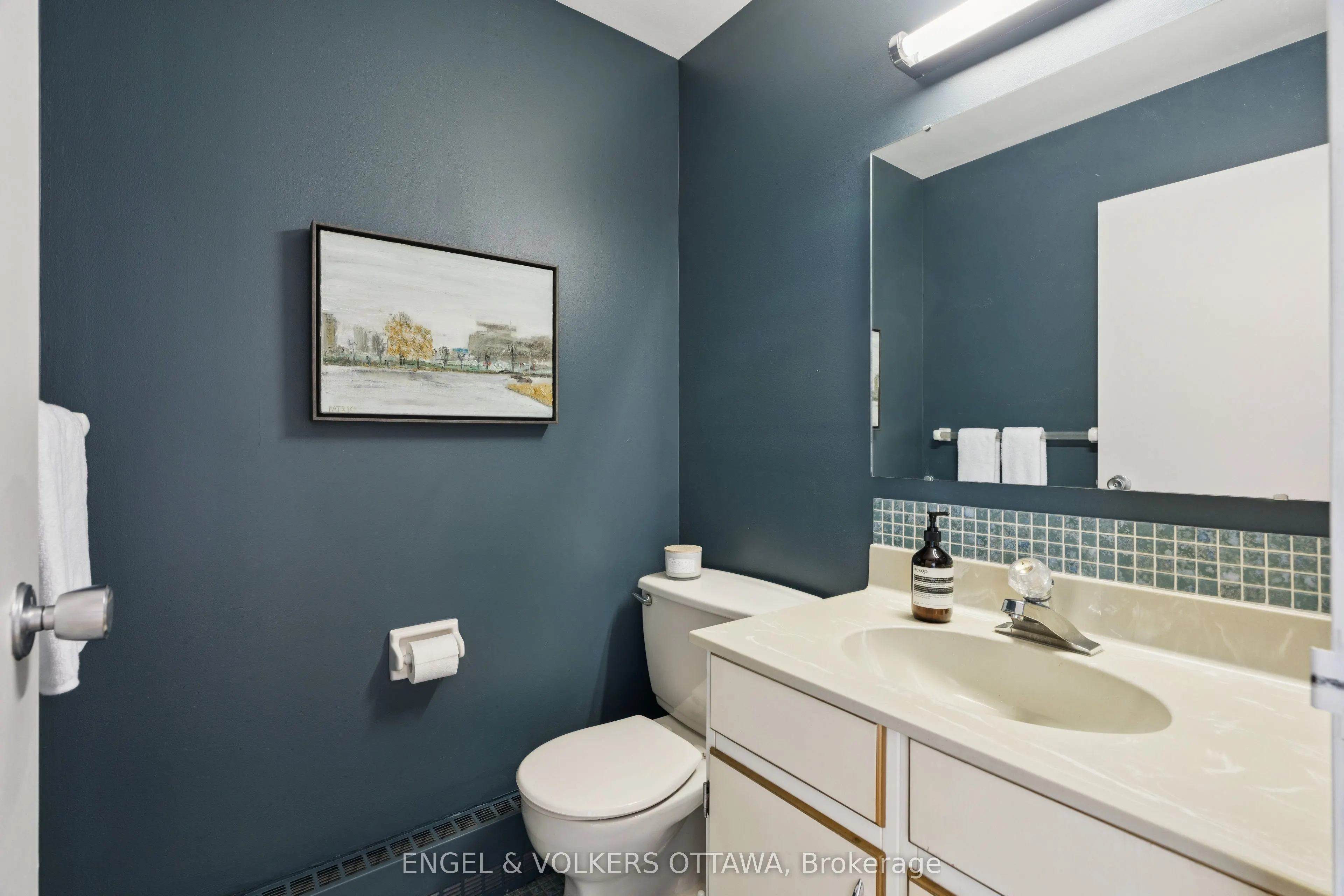 400 Laurier Avenue E, #8A