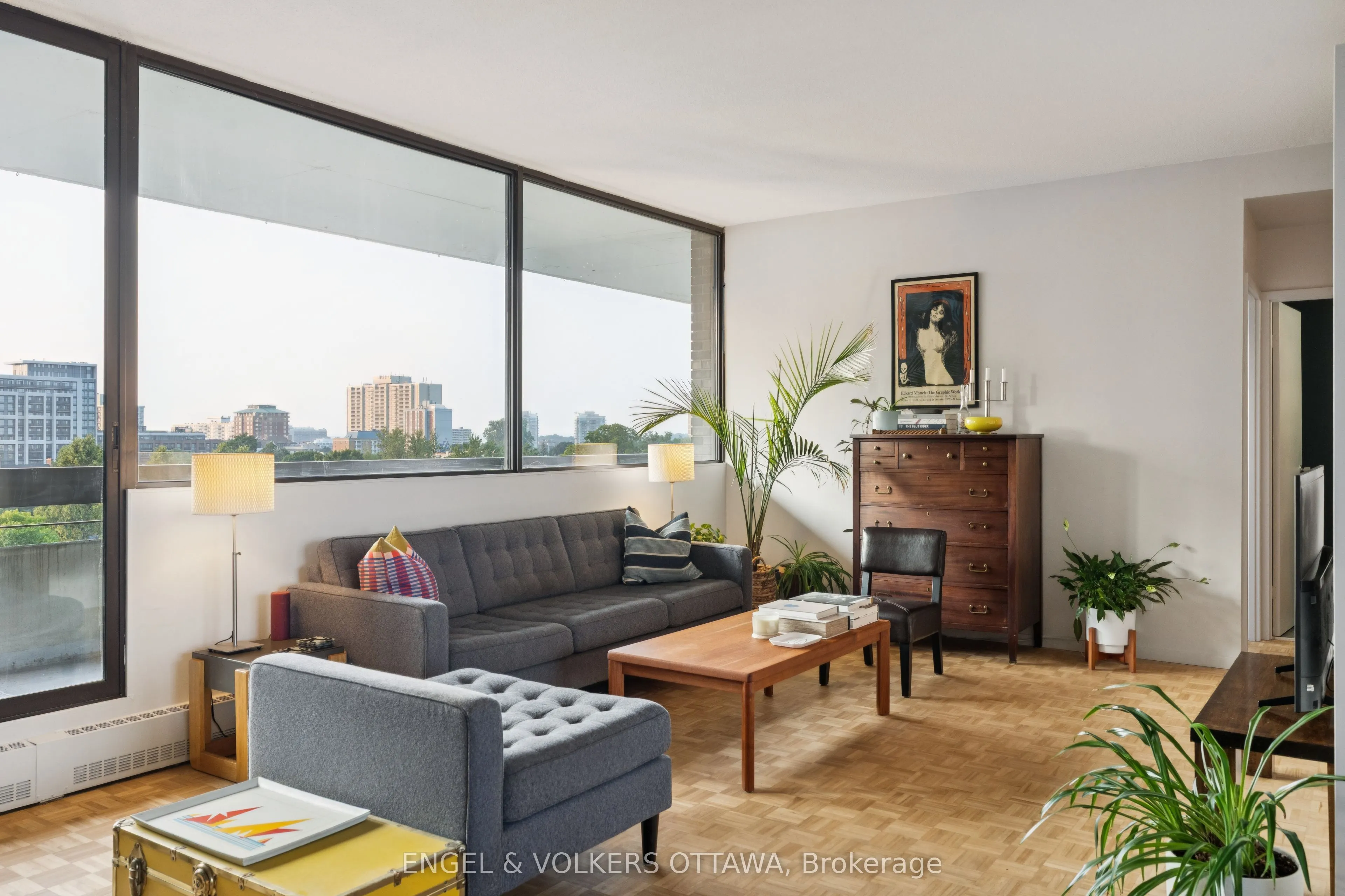 400 Laurier Avenue E, #8A