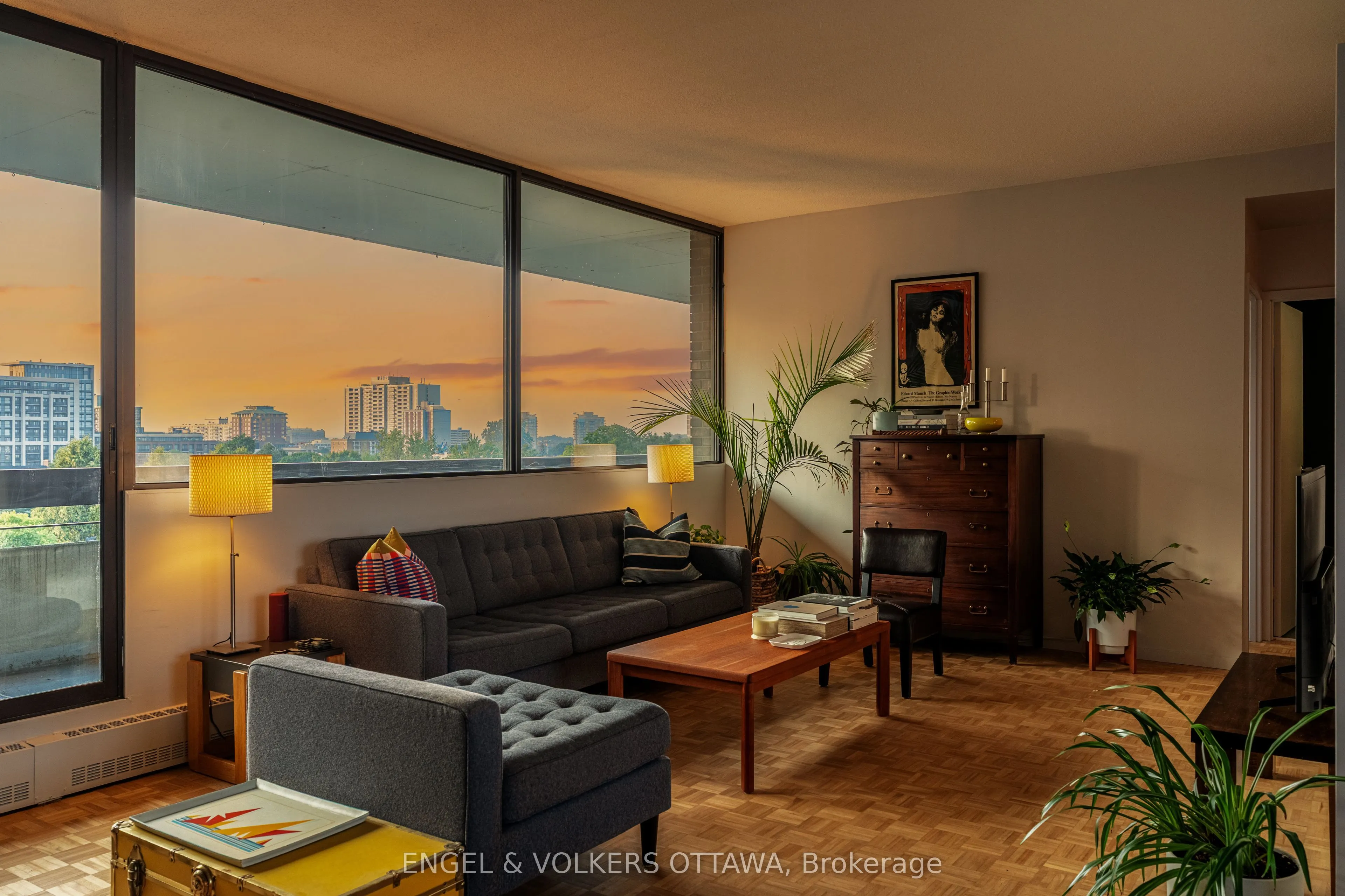 400 Laurier Avenue E, #8A